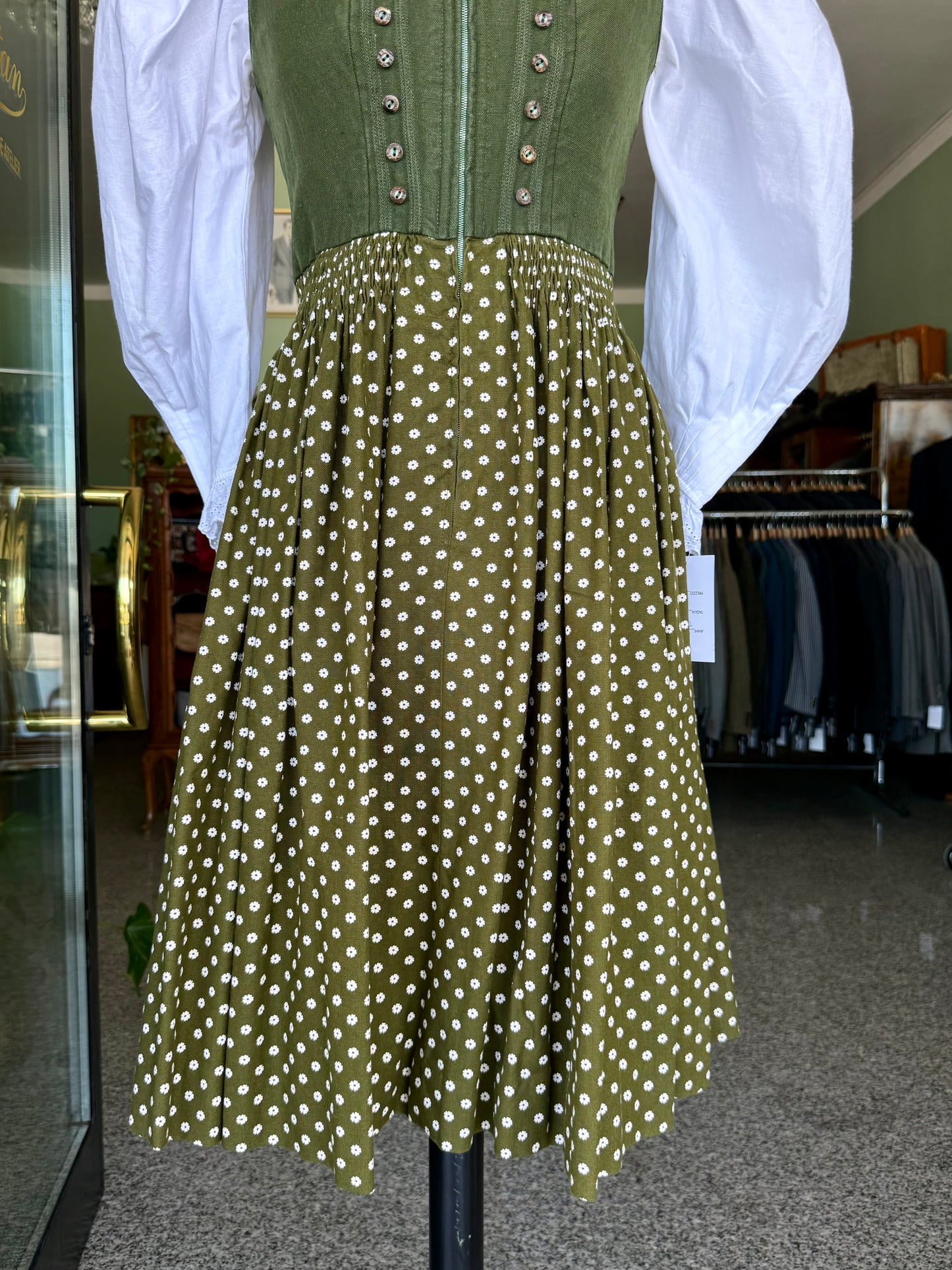 Dirndl verde con fiorellini bianchi - TG. 38