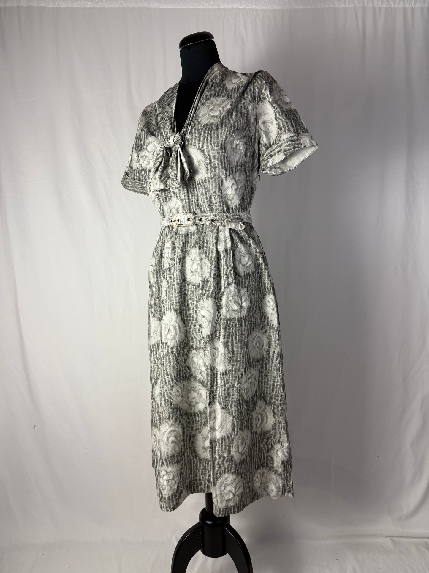Abito anni ‘50 grigio perla con roselline - TG. 42