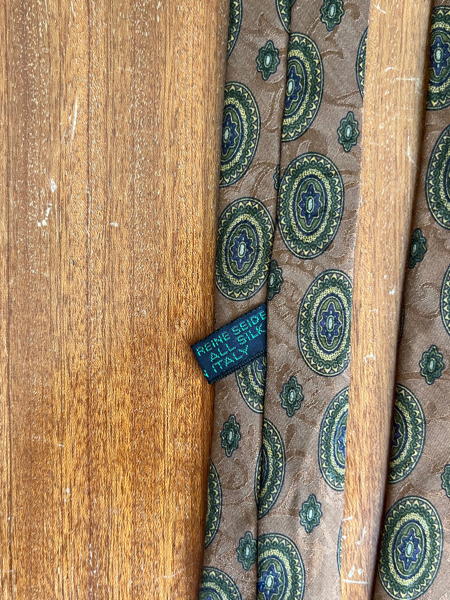 Cravatta anni ‘80 medaglioni