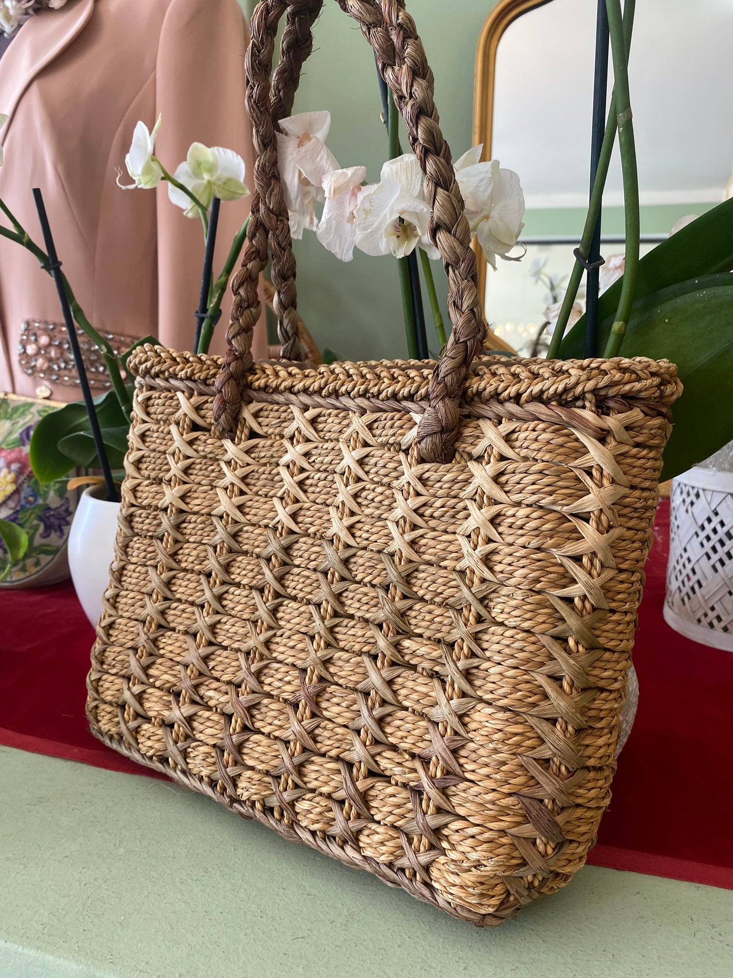 Borsa in paglia intrecciata con manici intrecciati