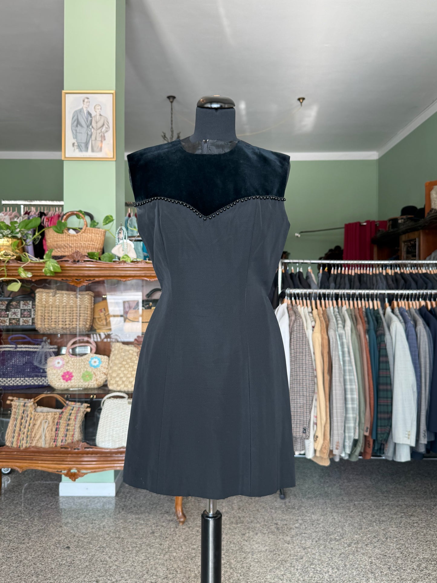 Abito nero sartoriale anni ’60 con dettagli in velluto e perline - TG. 38