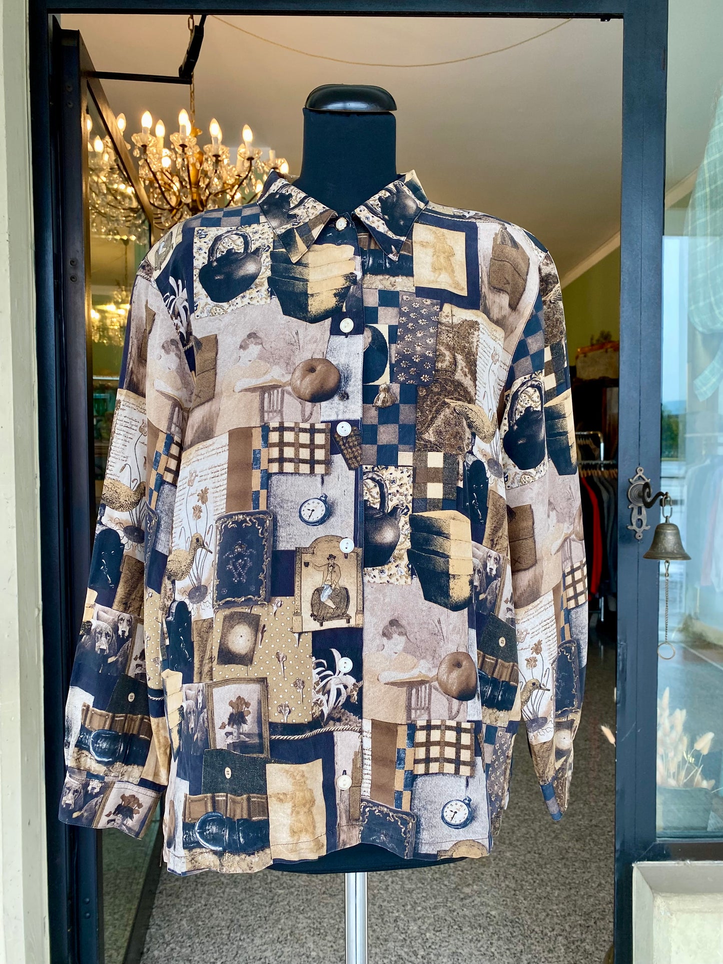 Camicia anni ‘80 con stampa collage surreale - TG. 46/48 circa