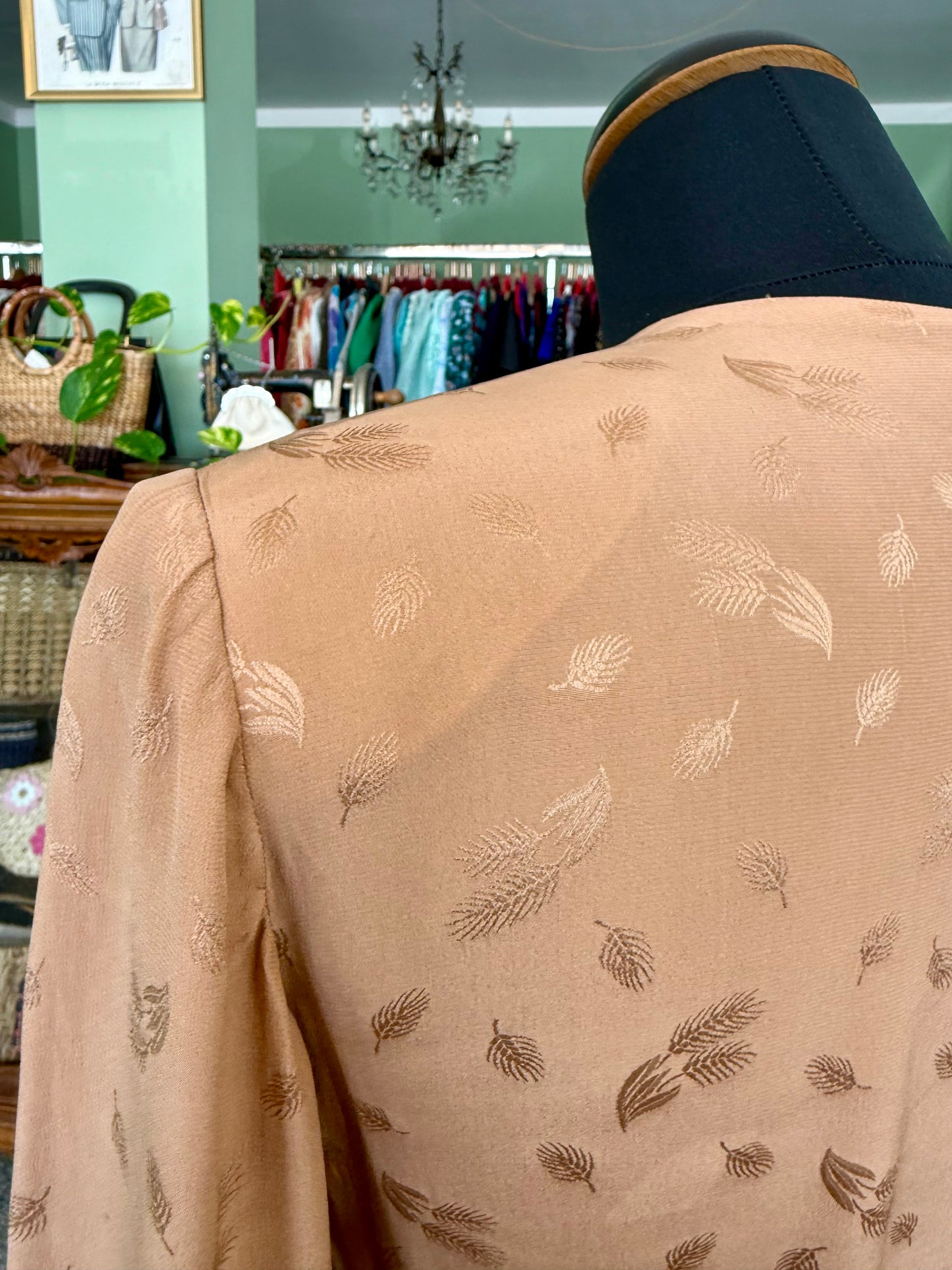 Abito sartoriale anni ’70 in pura seta – Bronzo con motivo jacquard - TG. 40