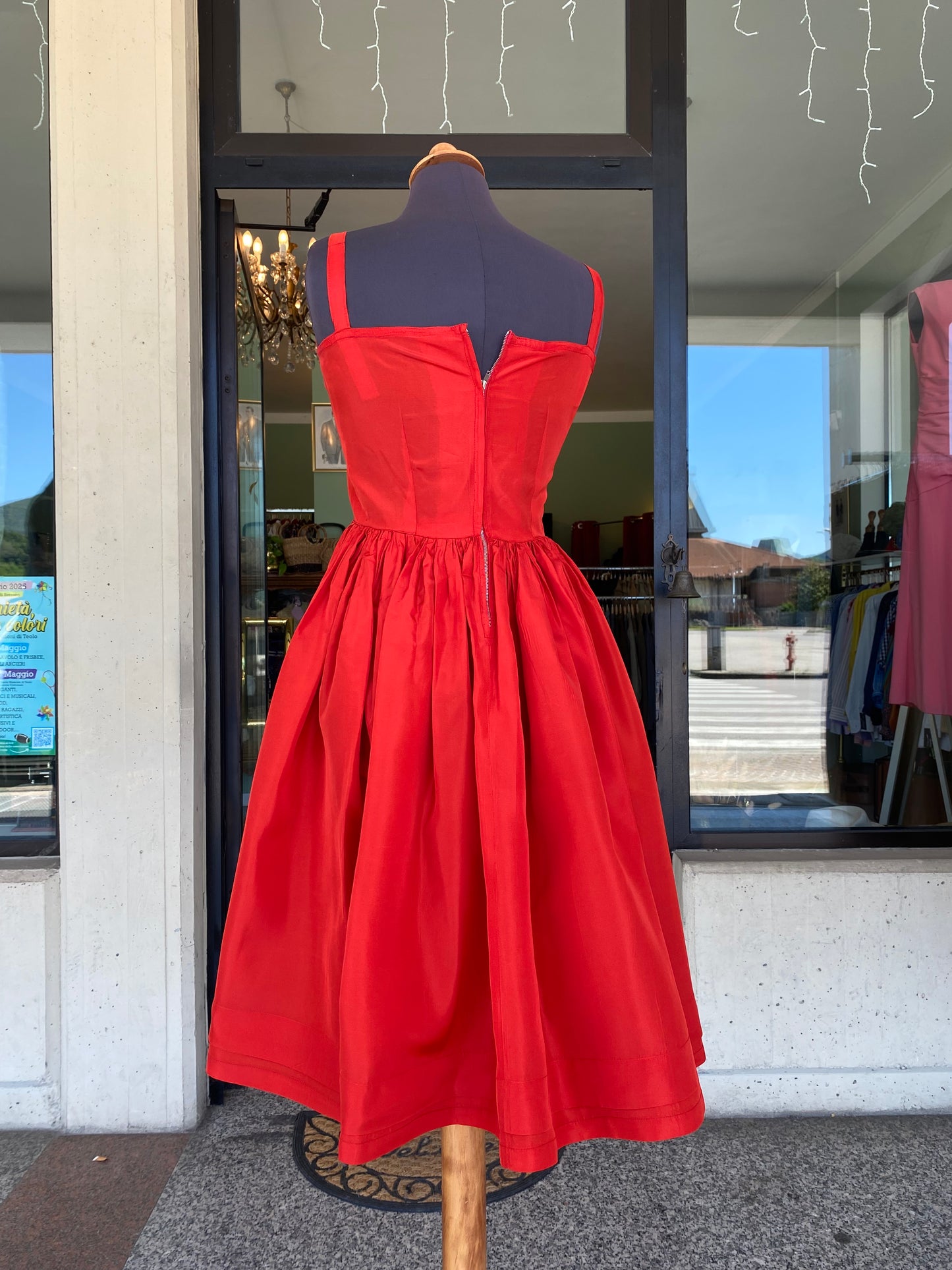 Abito anni ‘50 rosso in taffetà - TG. 38/40 con seno petite
