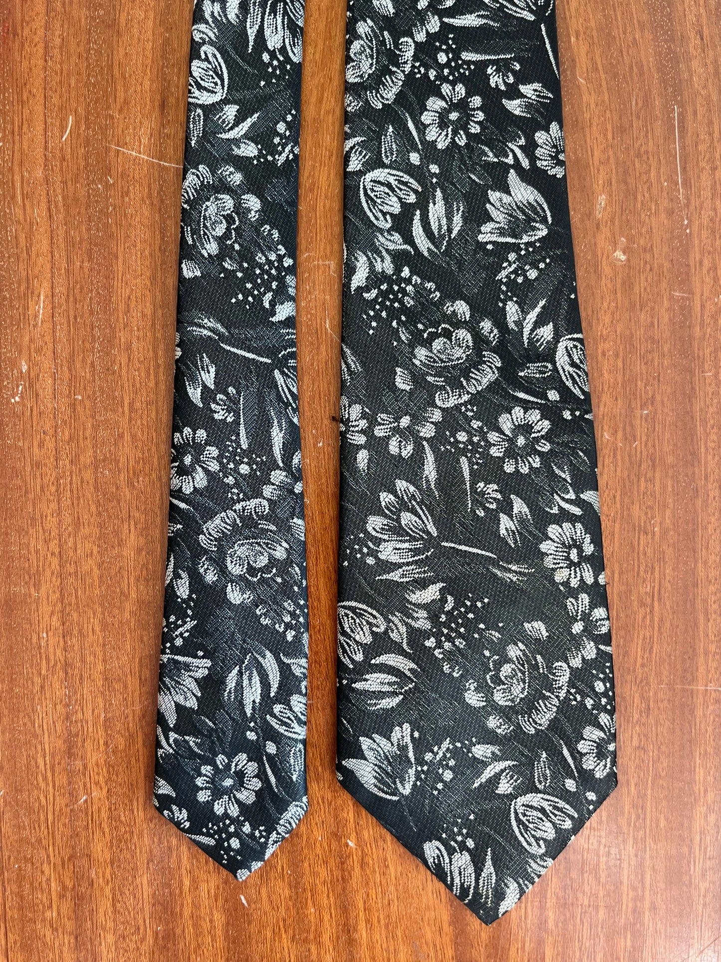Cravatta anni ‘80 floreale
