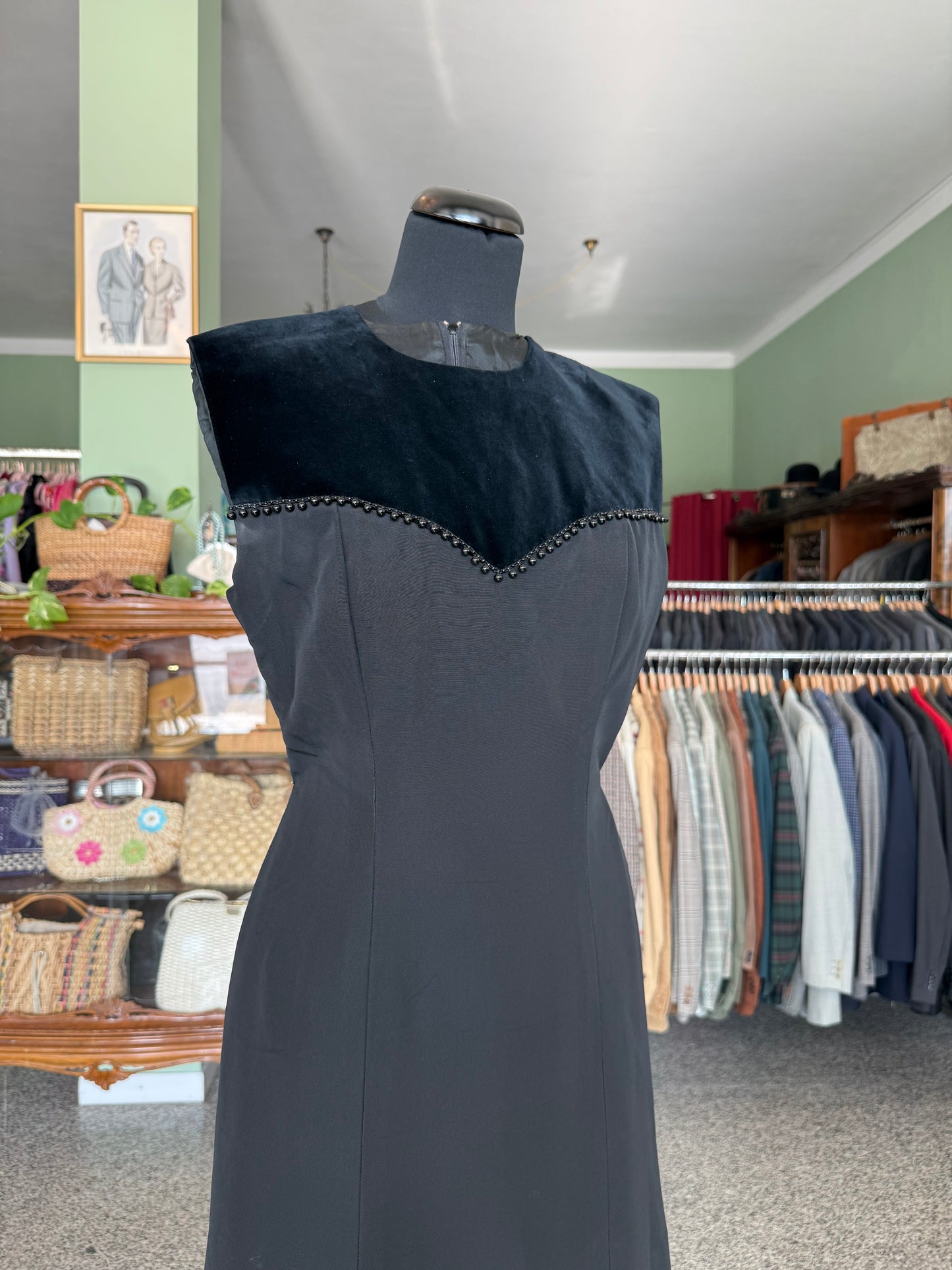 Abito nero sartoriale anni ’60 con dettagli in velluto e perline - TG. 38