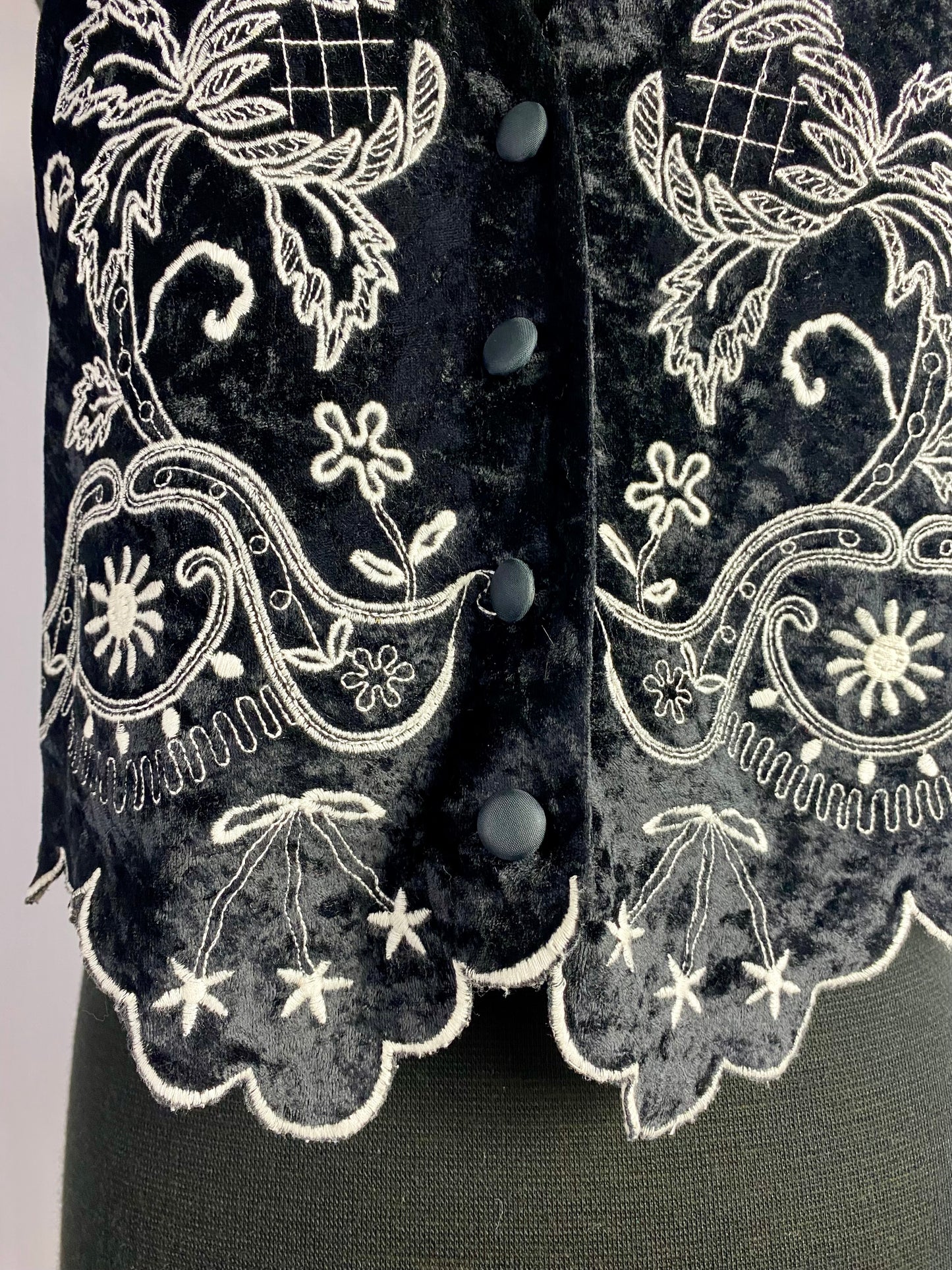 Gilet in ciniglia con ricamo bianco - TG. 40/42