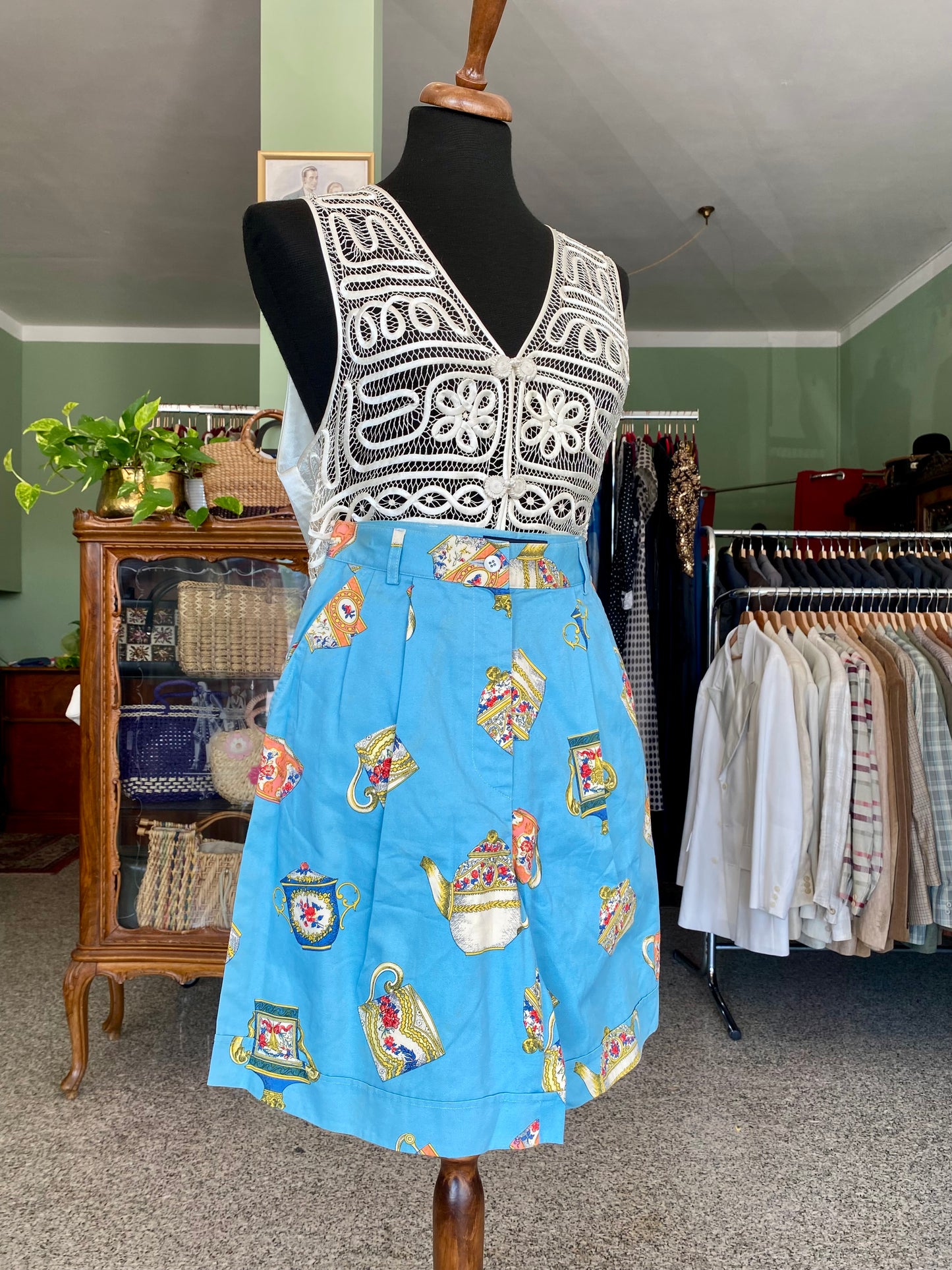 Pantaloncini anni ‘80 con tazzine di tè - TG. 40