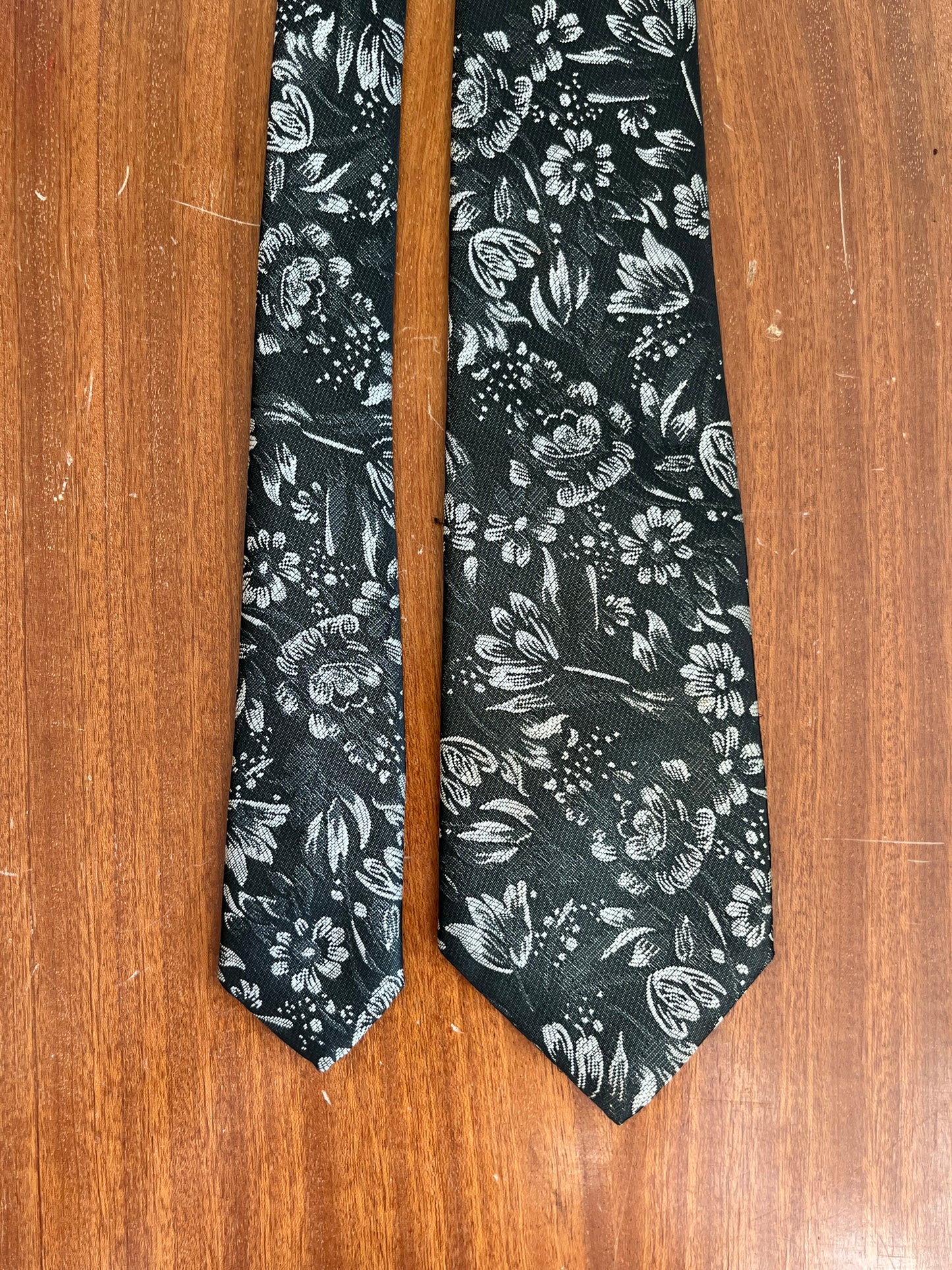 Cravatta anni ‘80 floreale