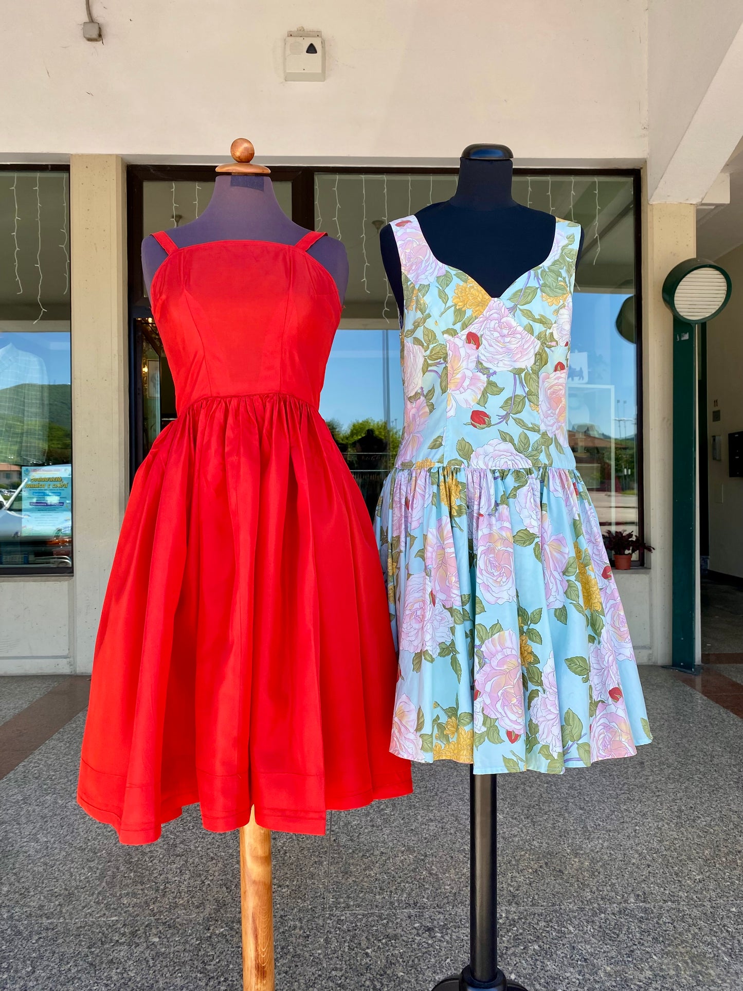 Abito anni ‘50 rosso in taffetà - TG. 38/40 con seno petite