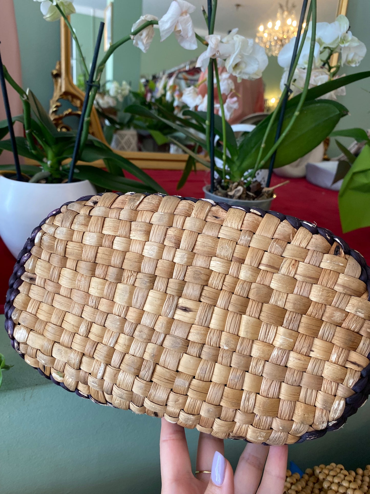 Borsa a mano in paglia con manici decorati