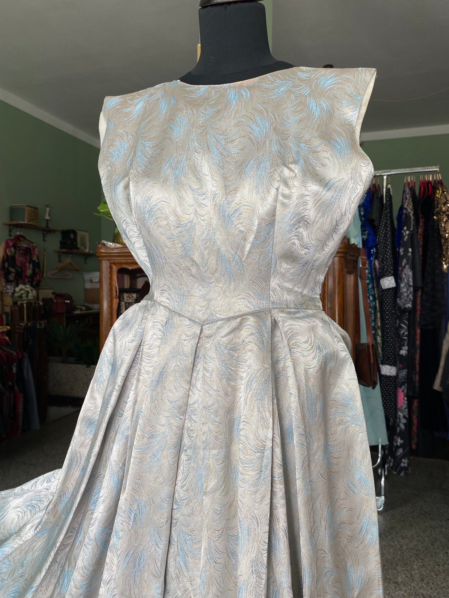 Abito originale anni ’50 in broccato lamé a motivo piumato - TG. 38