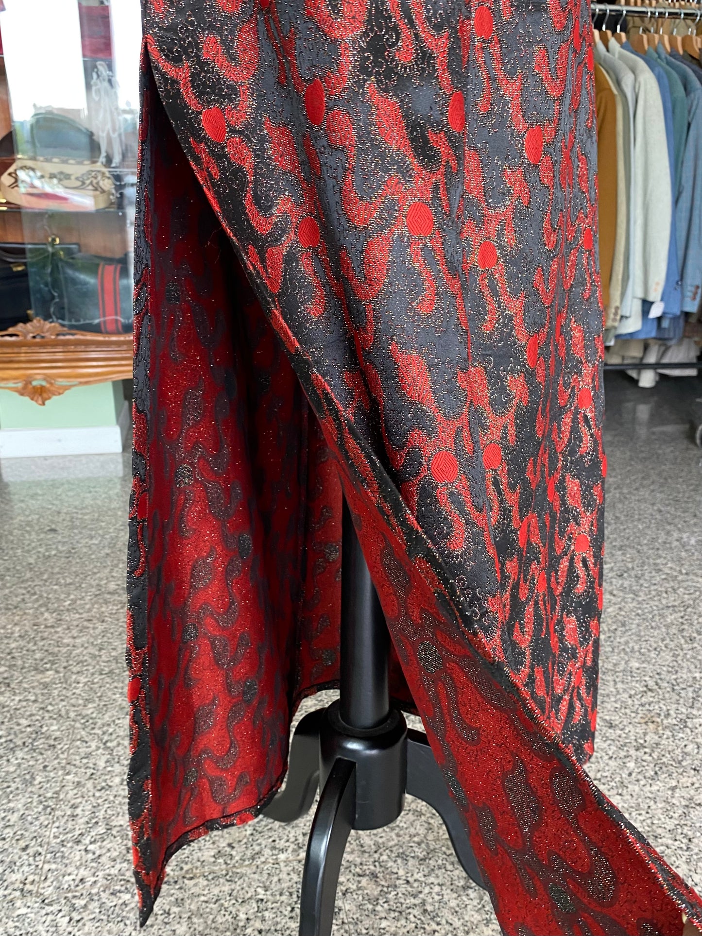 Maxi dress anni ‘70 in broccato rosso e nero - TG. 38
