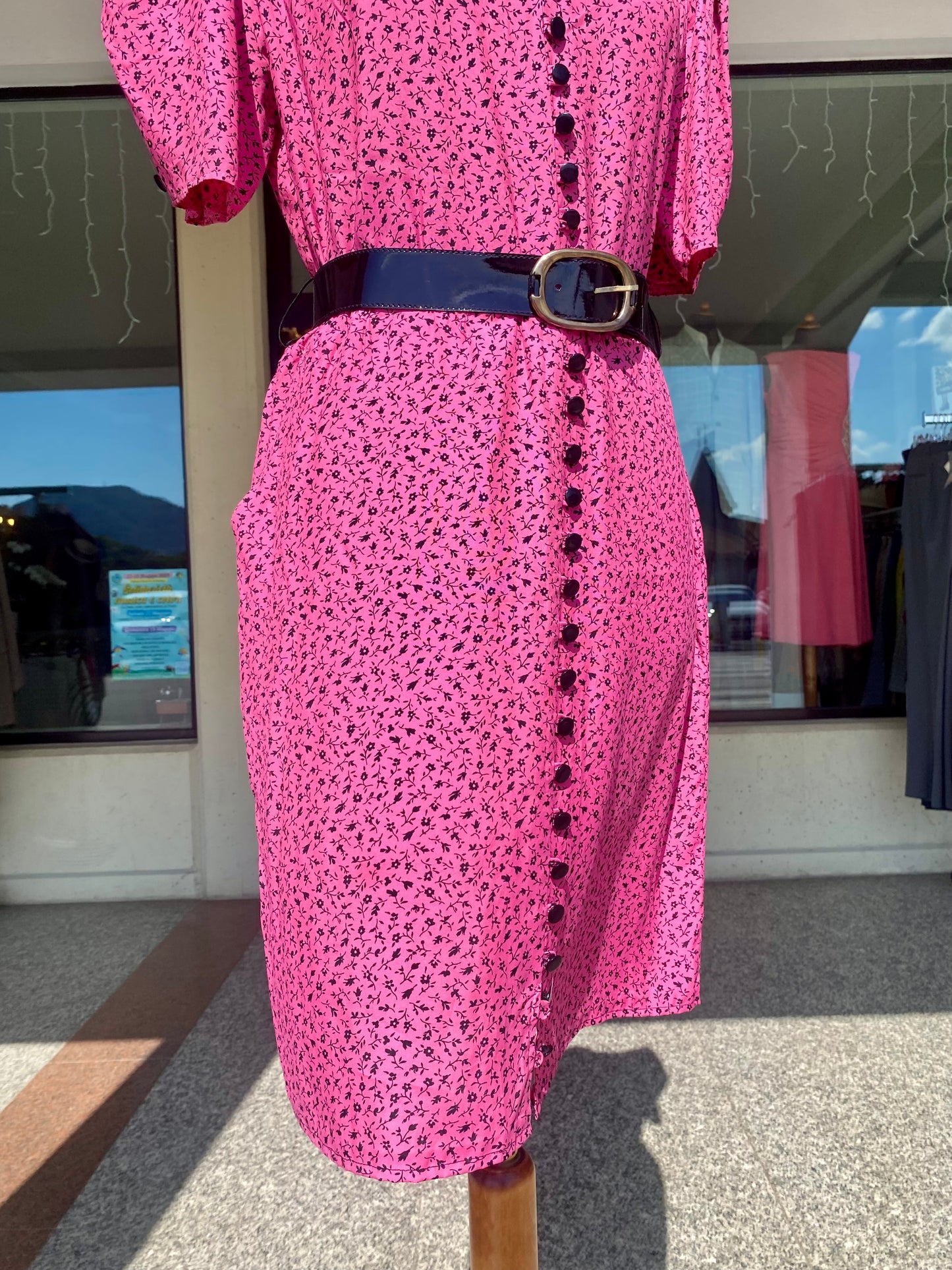 Abito anni ‘80 rosa lampone con microfantasia floreale - TG. 44 circa
