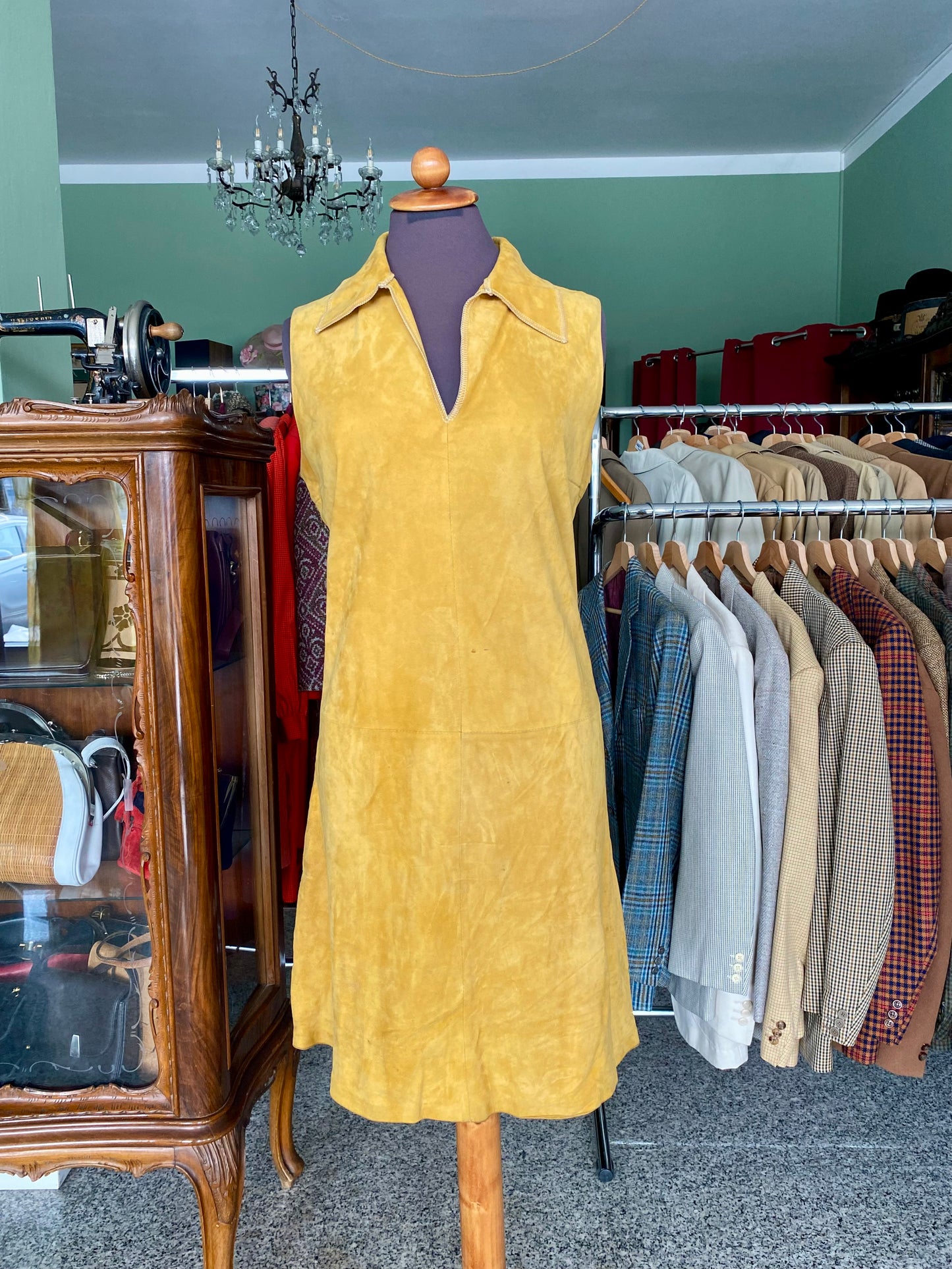 Abito anni ‘70 in camoscio giallo - TG. 42/44