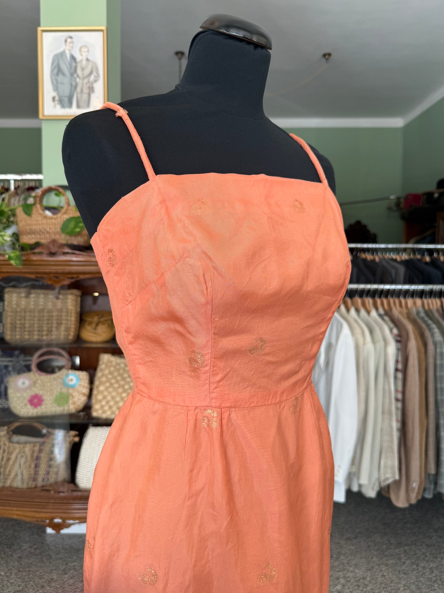 Abito Sartoriale Anni ’60 Corallo con ricami oro - TG. 38