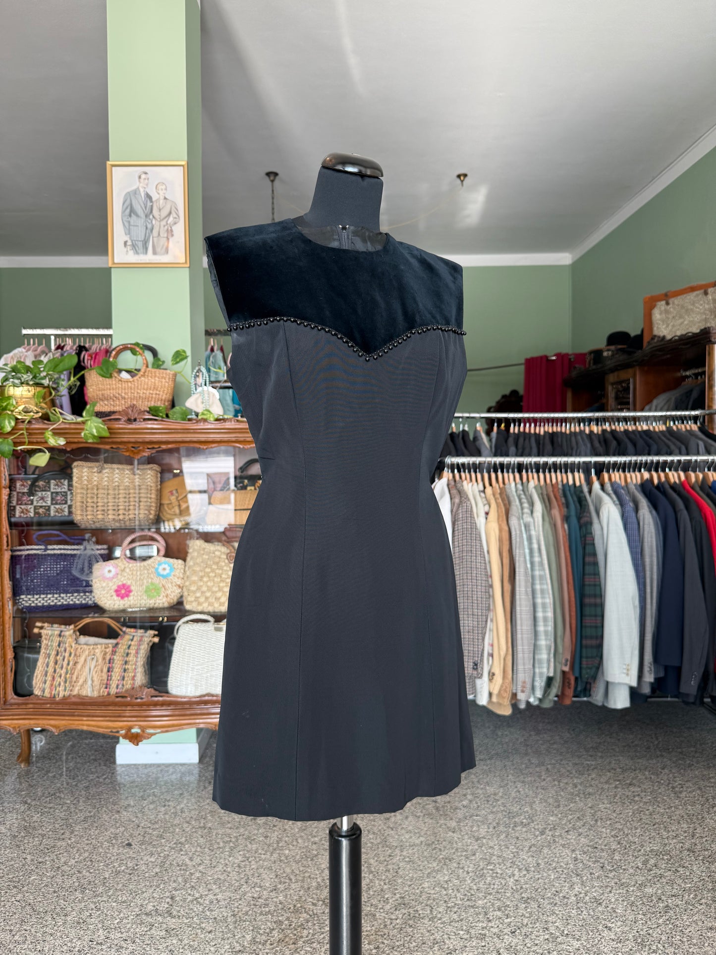 Abito nero sartoriale anni ’60 con dettagli in velluto e perline - TG. 38