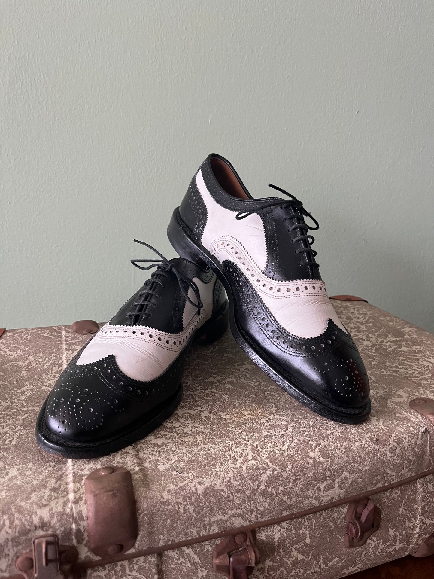 Scarpe spectator in pelle nere e bianche tg. 43-44