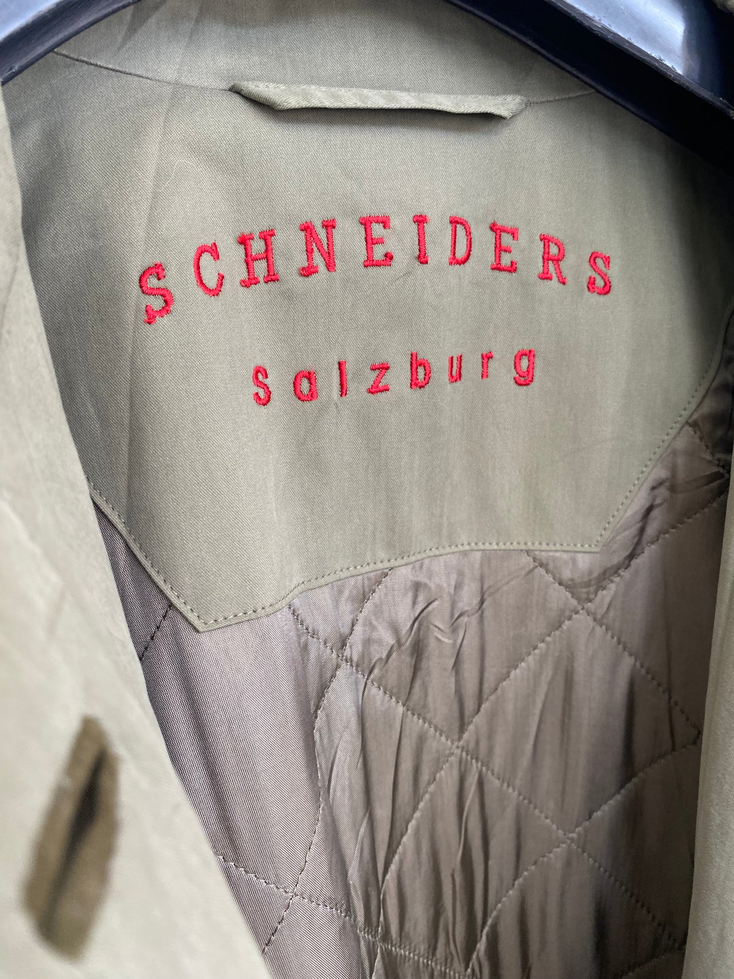Trench verde militare