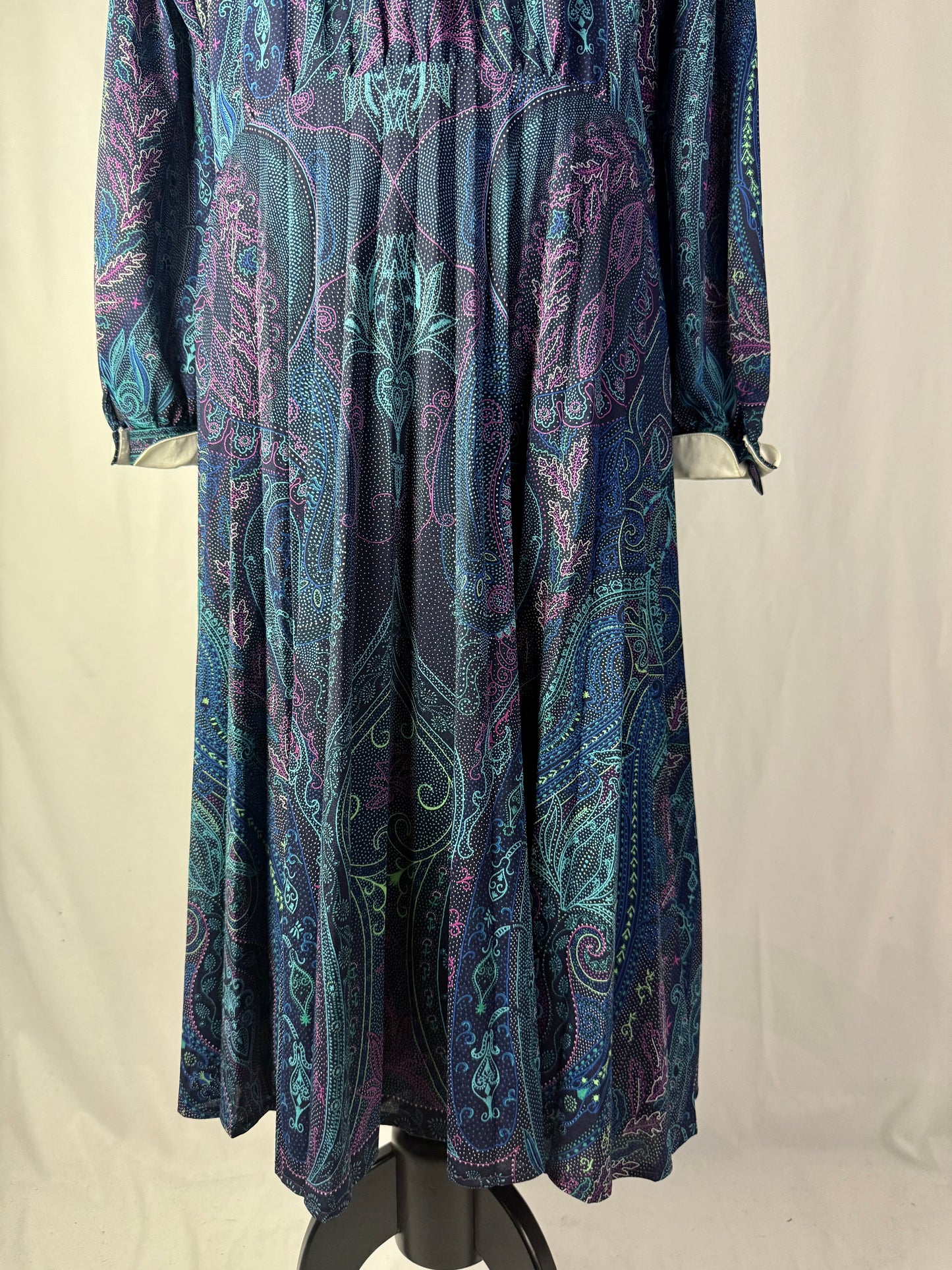 Abito anni ‘70 in paisley blu con colletto bianco - TG. 44/46