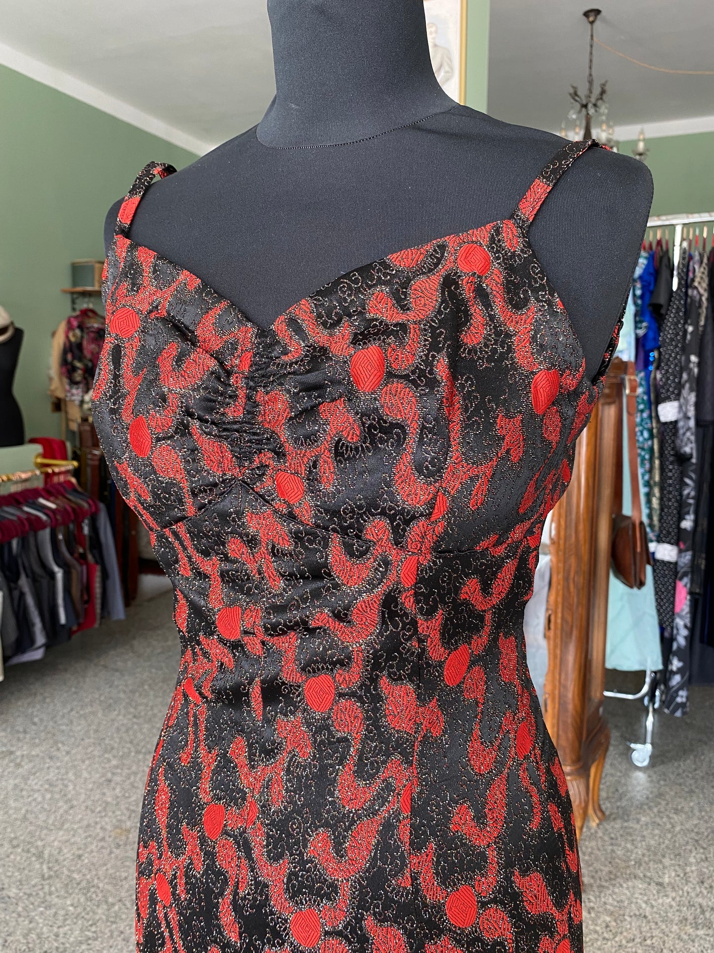 Maxi dress anni ‘70 in broccato rosso e nero - TG. 38