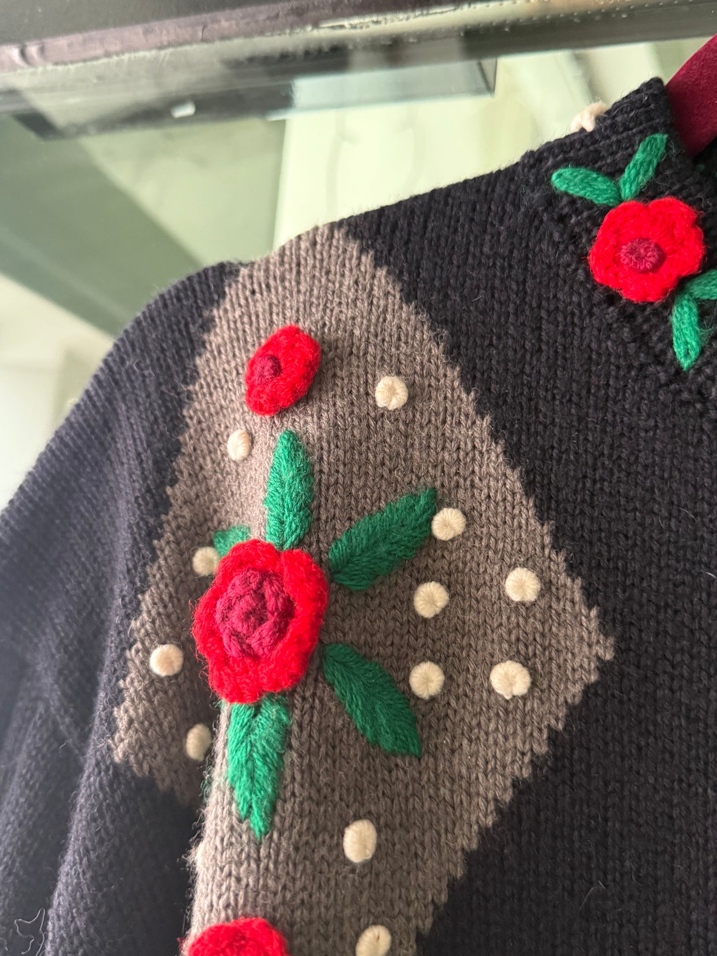 Cardigan tirolese con ricami e bottoni a cuore - TG. 46 circa