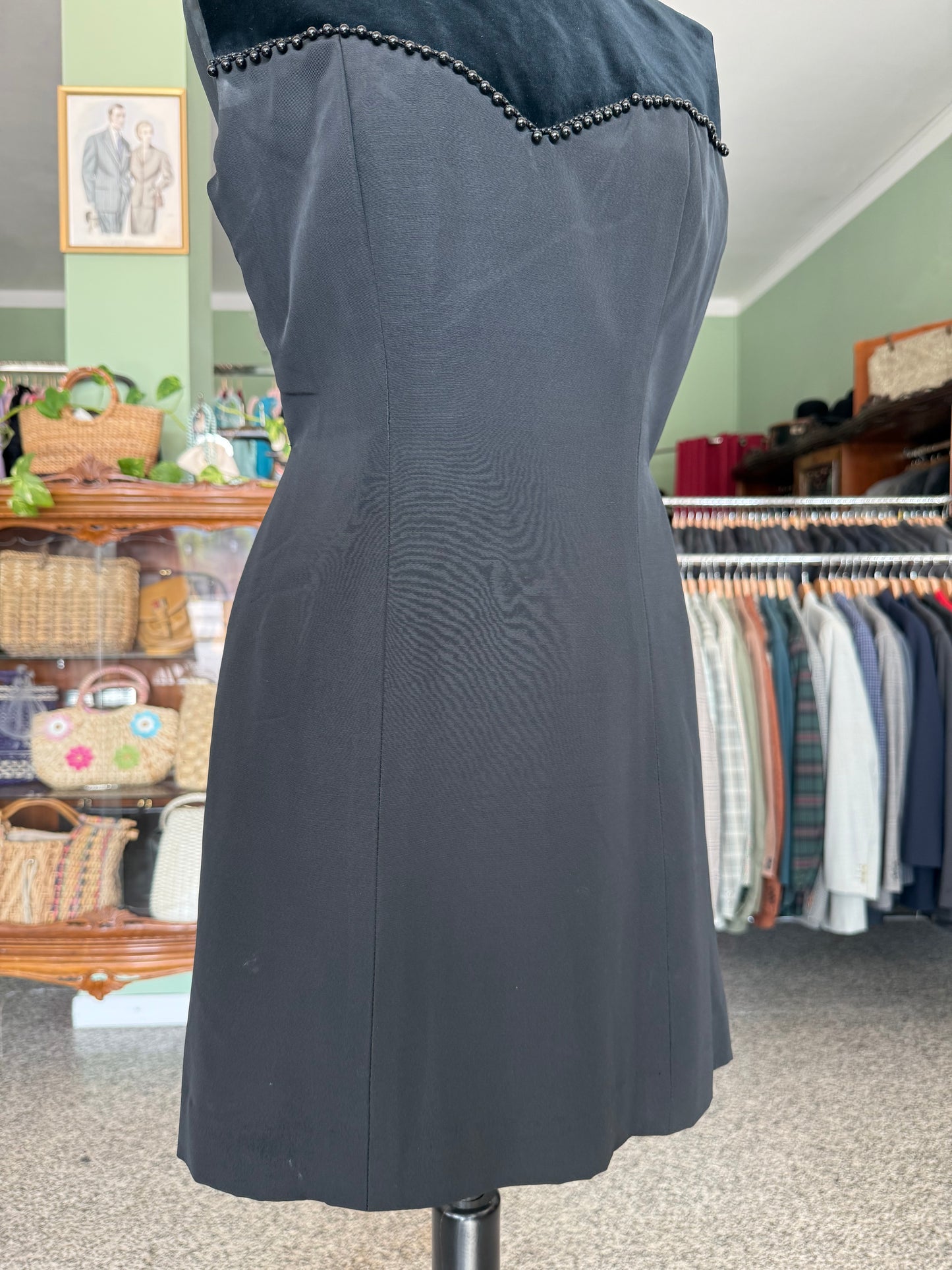 Abito nero sartoriale anni ’60 con dettagli in velluto e perline - TG. 38