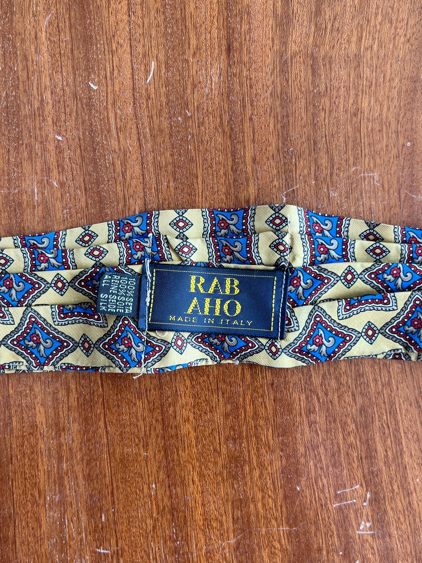 Ascot seta geometrie