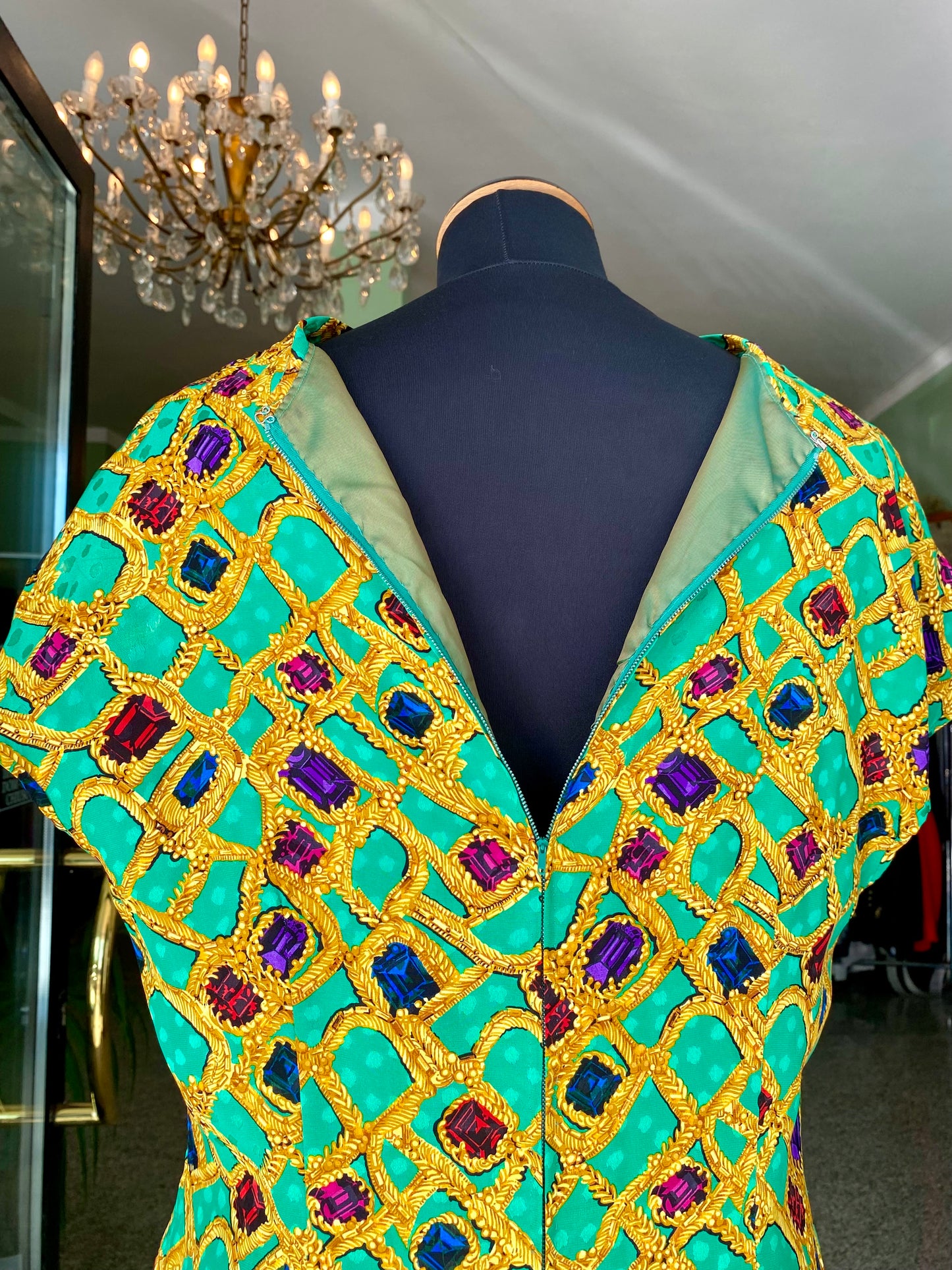 Abito sartoriale anni ’60 in pura seta – Gioiello grafico su fondo smeraldo - TG. 44/46