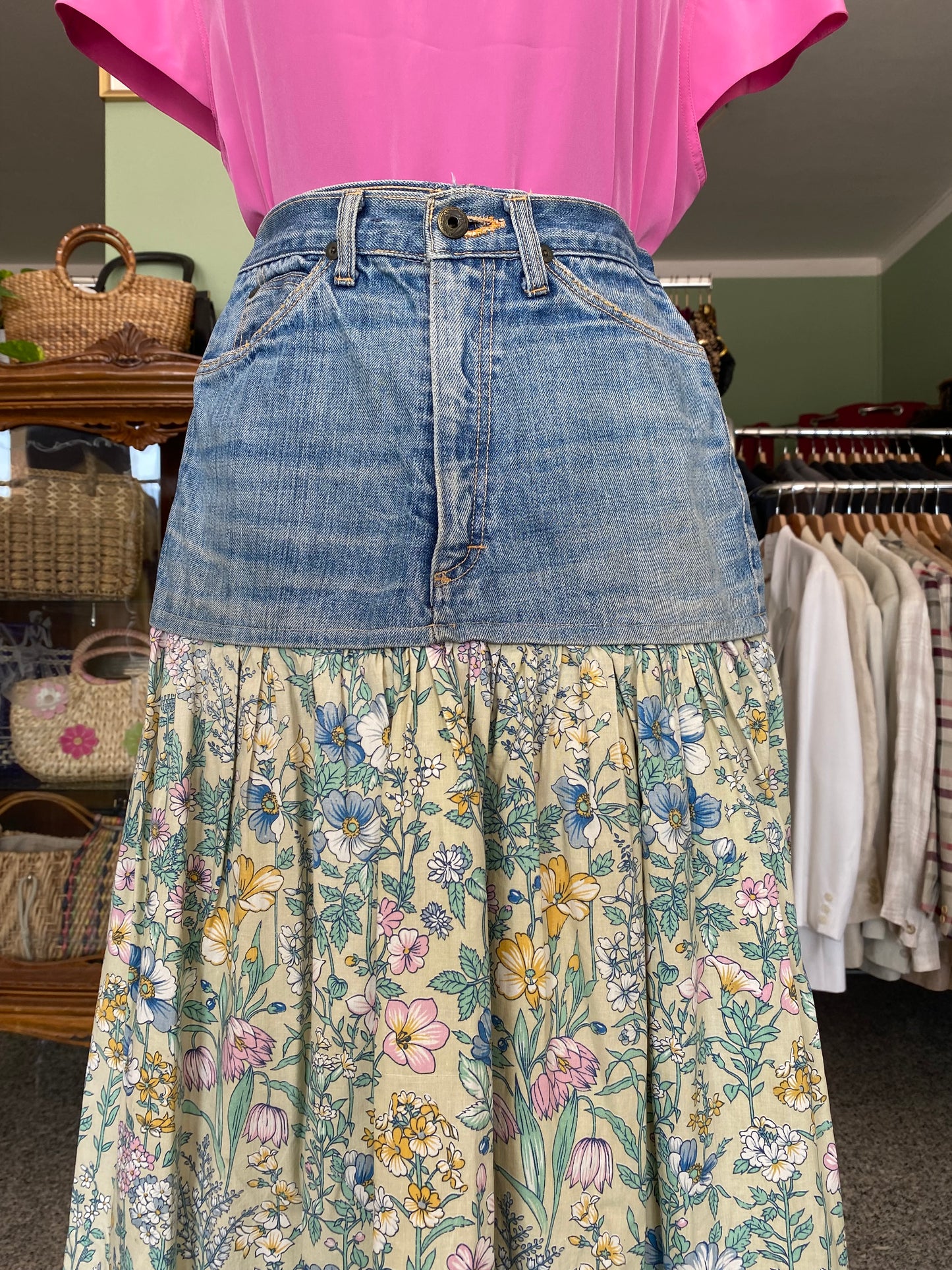 Gonna lunga boho upcycled in jeans e stampa floreale - TG. 38/40
