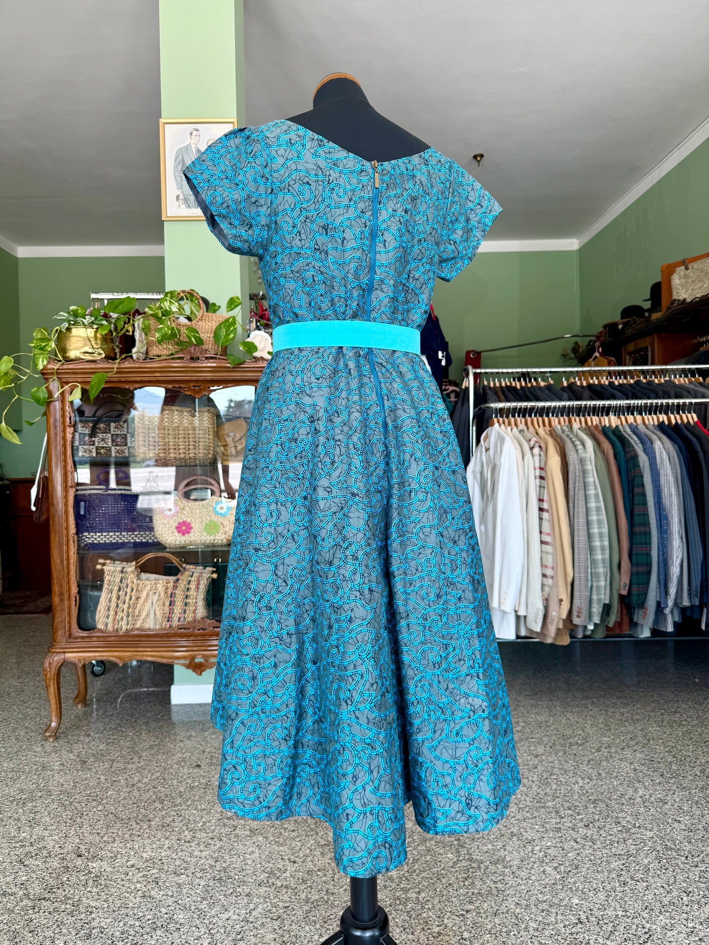 Abito in stile anni ‘50 con taglio asimmetrico - TG. 44 circa