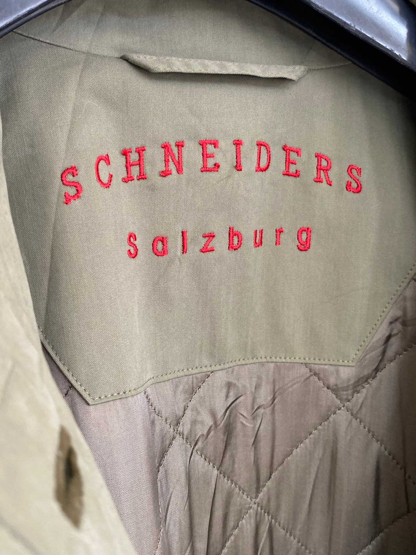 Trench verde militare