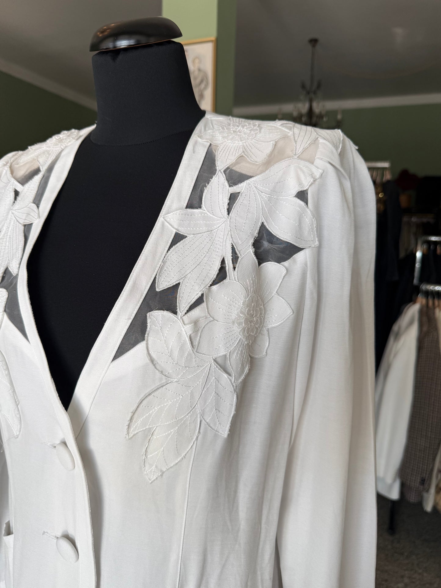 Giacca - camicia bianca anni ’80 con ricami floreali traforati- TG. 44
