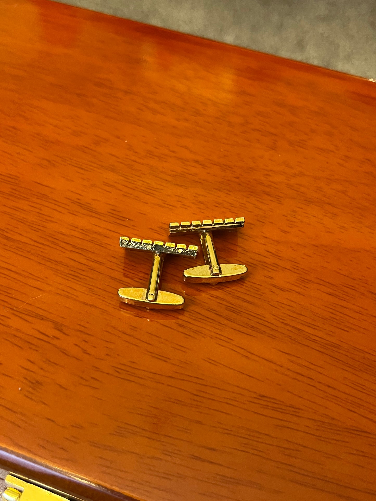 Gemelli dorati rettangolari