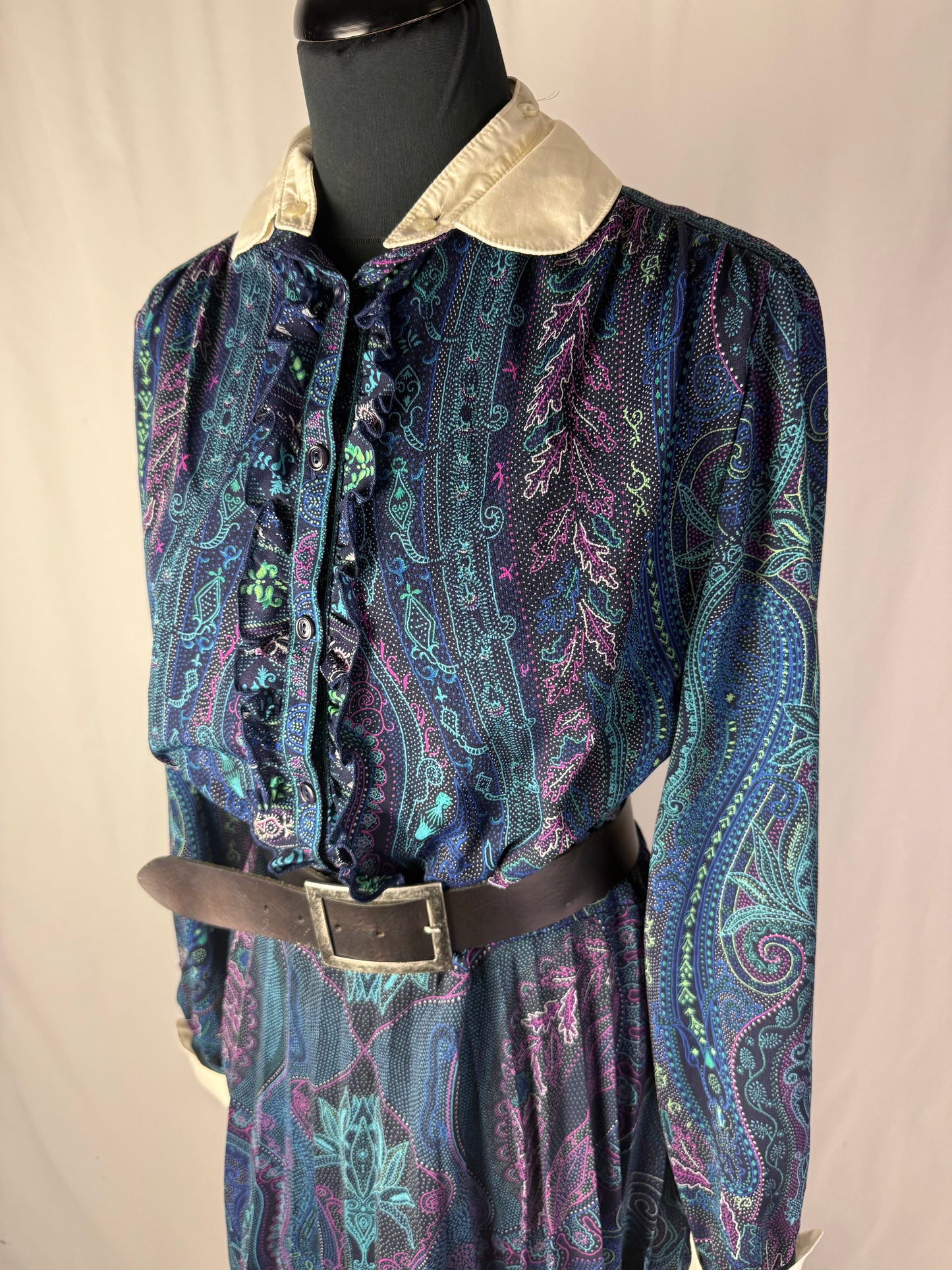 Abito anni ‘70 in paisley blu con colletto bianco - TG. 44/46