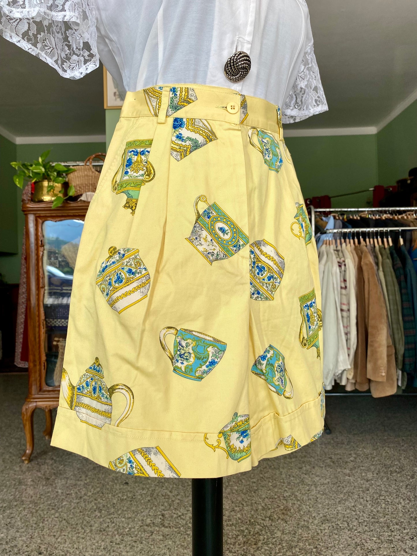 Pantaloncini anni ‘80 con tazzine di te - TG. 38