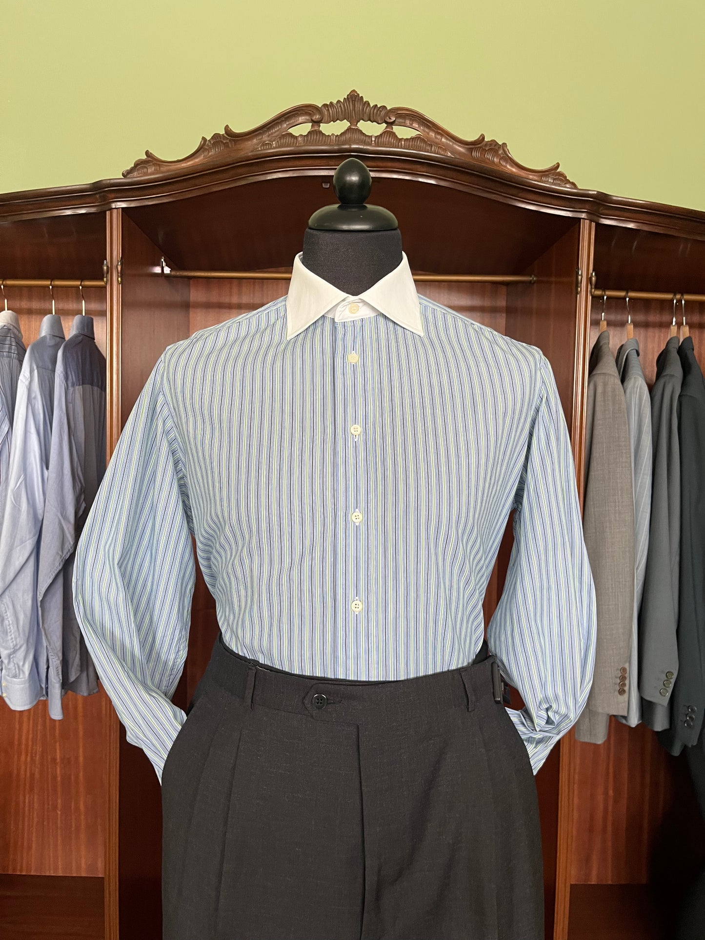 Camicia azzurra-verde collo a contrasto
