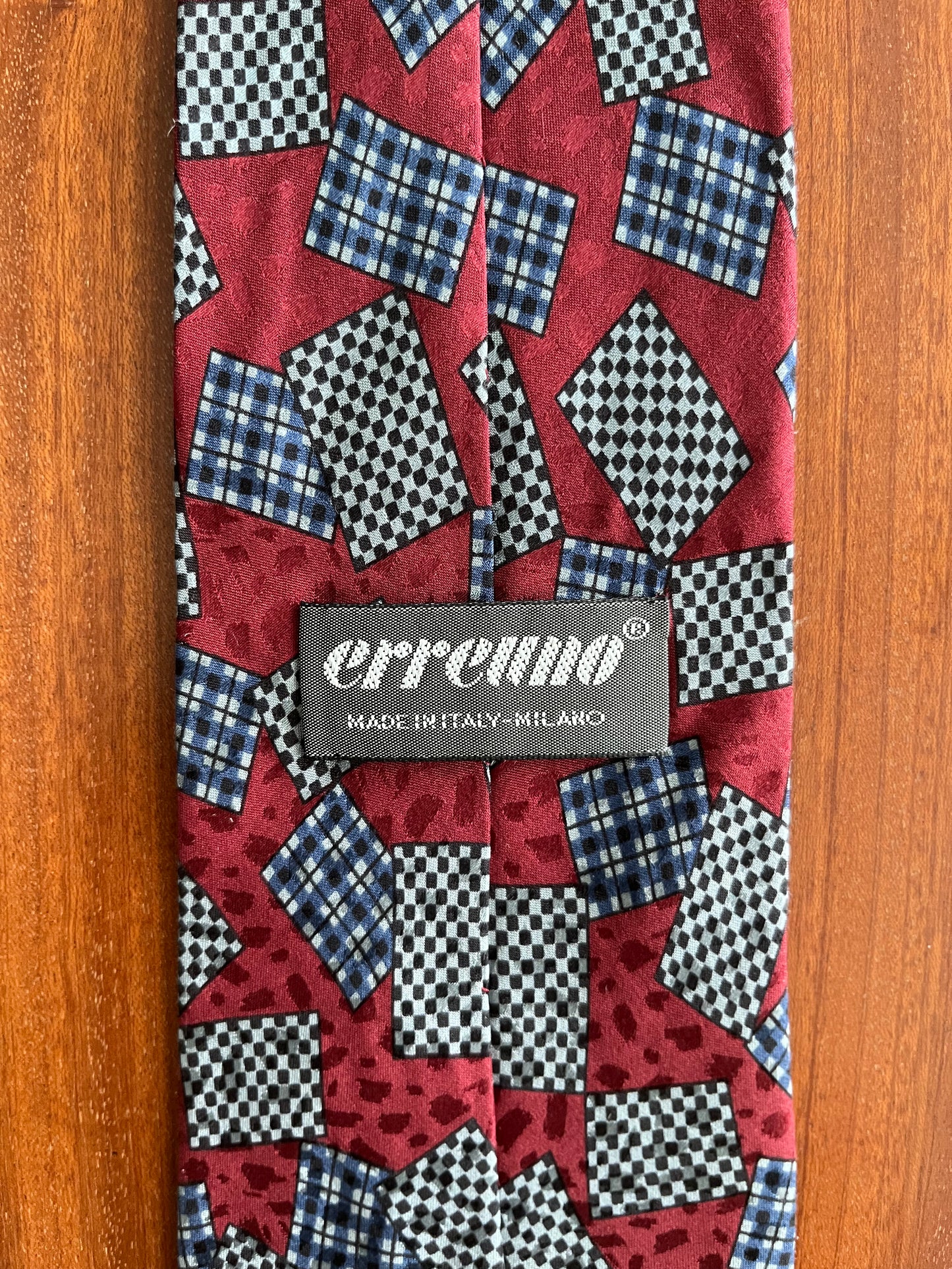 Cravatta borgogna fantasia geometrica