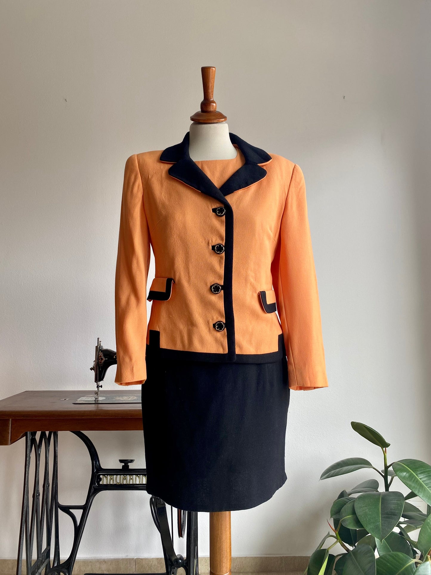 Tailleur anni ‘80 arancio e nero - TG. 42