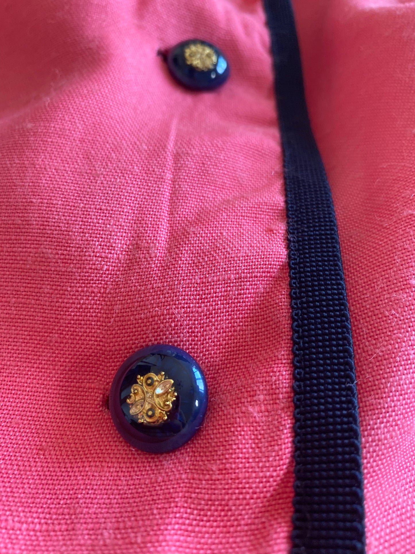 Tailleur anni ‘80 rosa bordato di nero