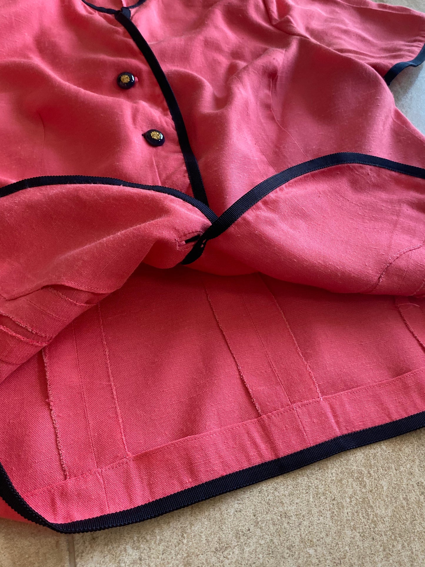 Tailleur anni ‘80 rosa bordato di nero