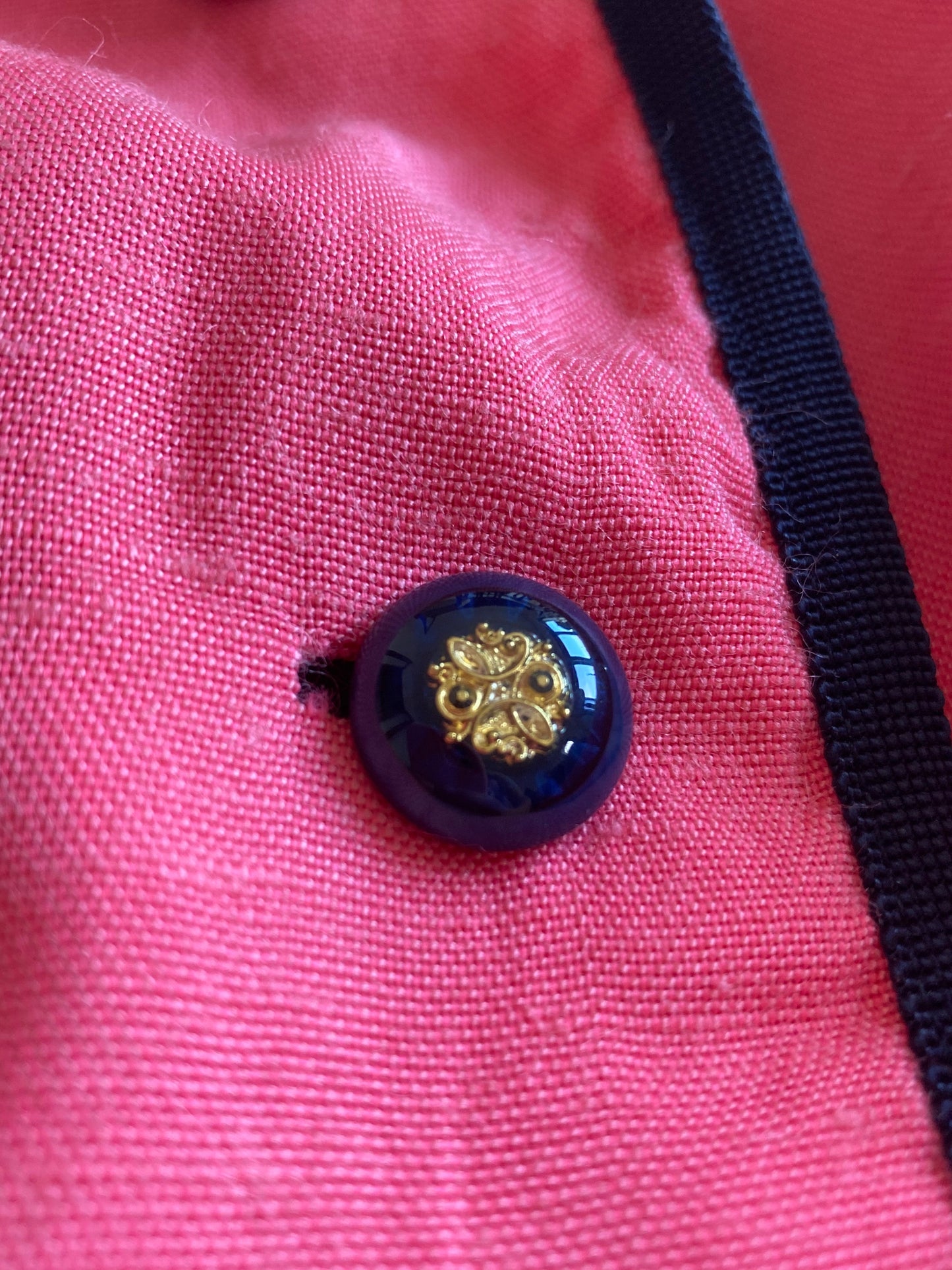Tailleur anni ‘80 rosa bordato di nero