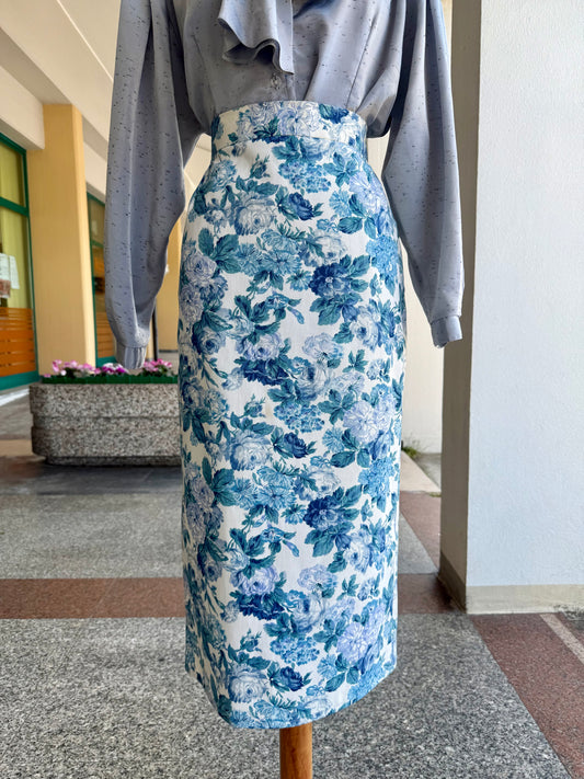 Gonna elegante con fantasia floreale azzurra - TG. 40