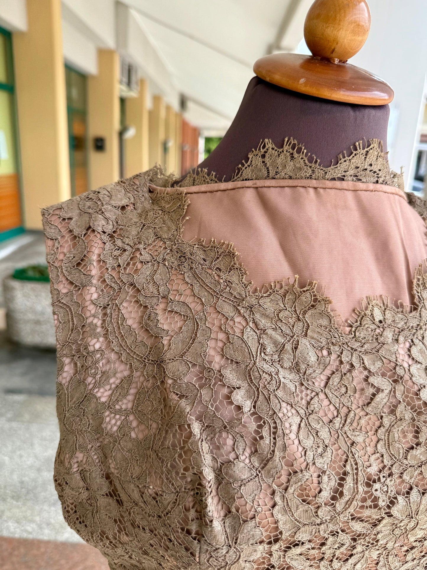 Abito anni ‘60 in pizzo e seta duchesse - TG. 40