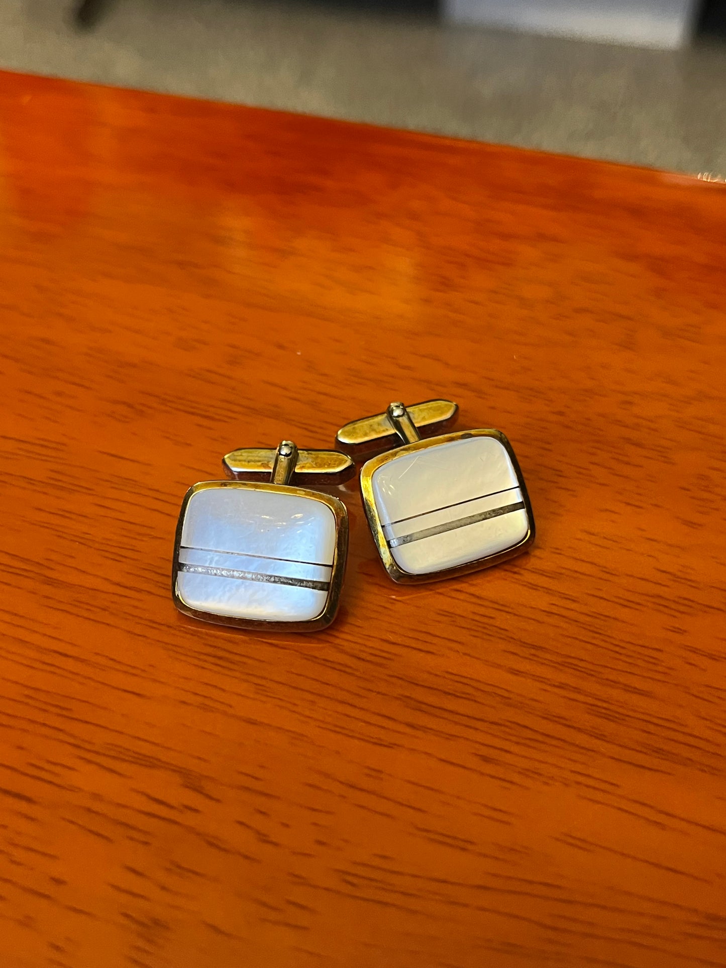 Gemelli dorati madreperla