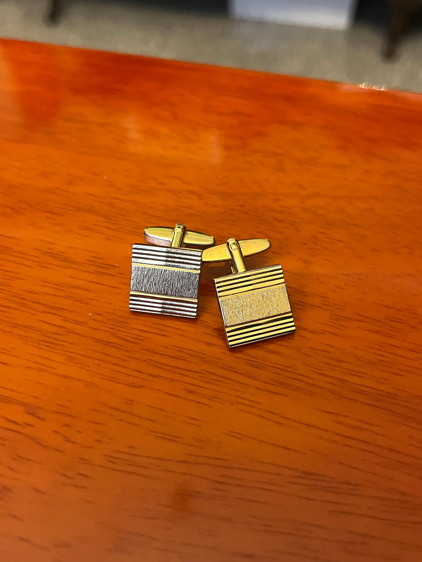 Gemelli dorati quadrati