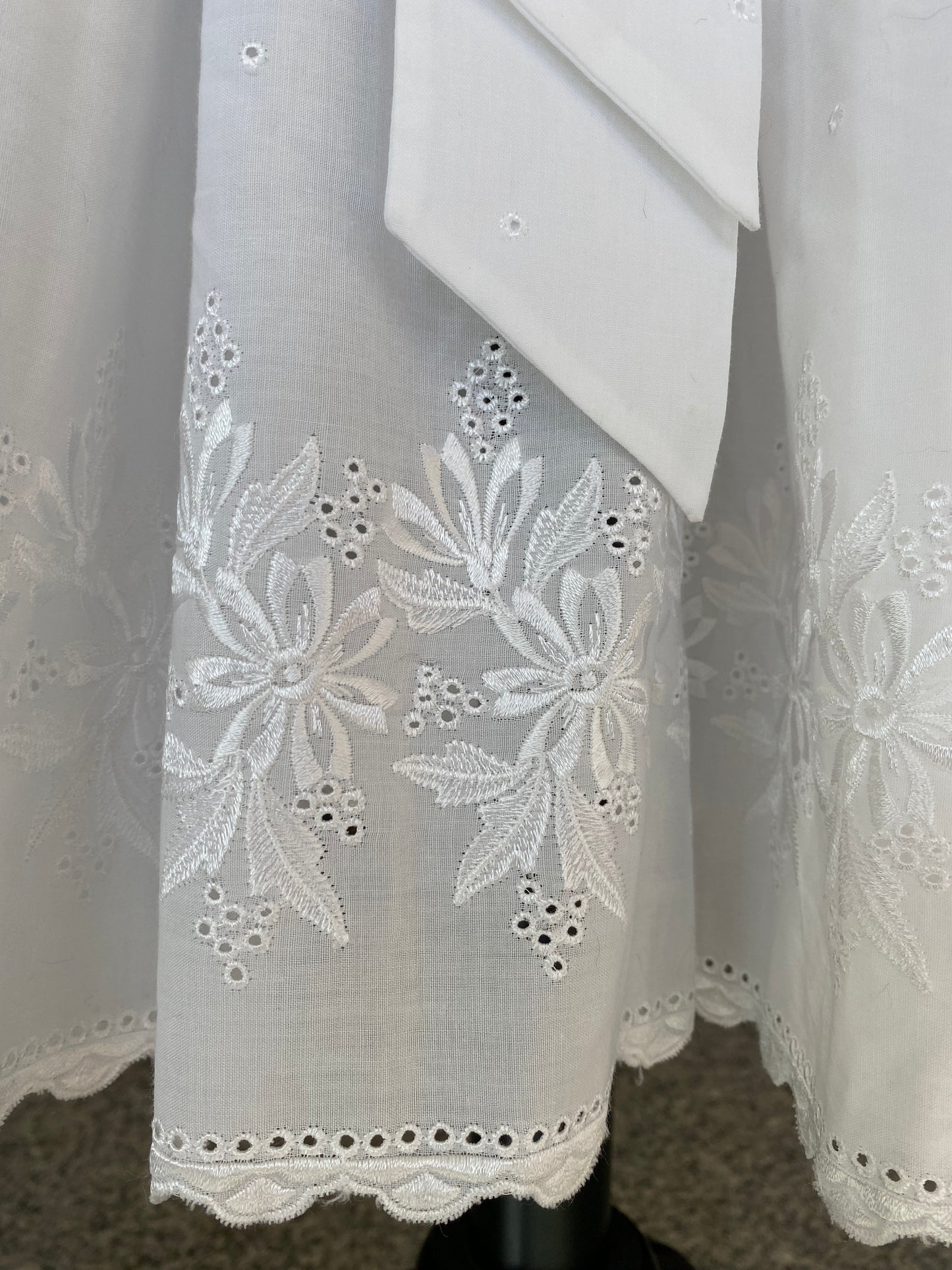 Abito bianco anni '70 in cotone ricamato stile prateria - TG. 38/40