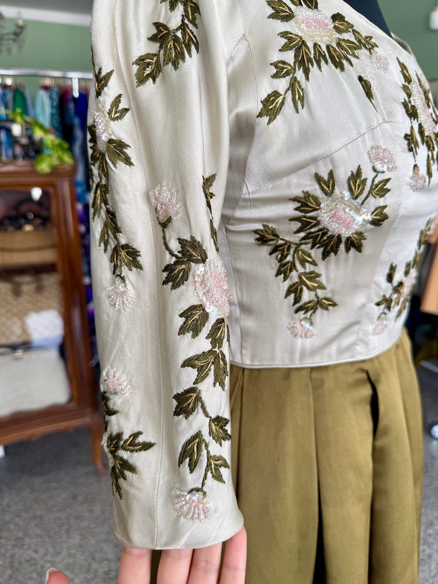 Abito anni ’50 in pura seta con ricamo floreale e decoro di perline - TG. 38