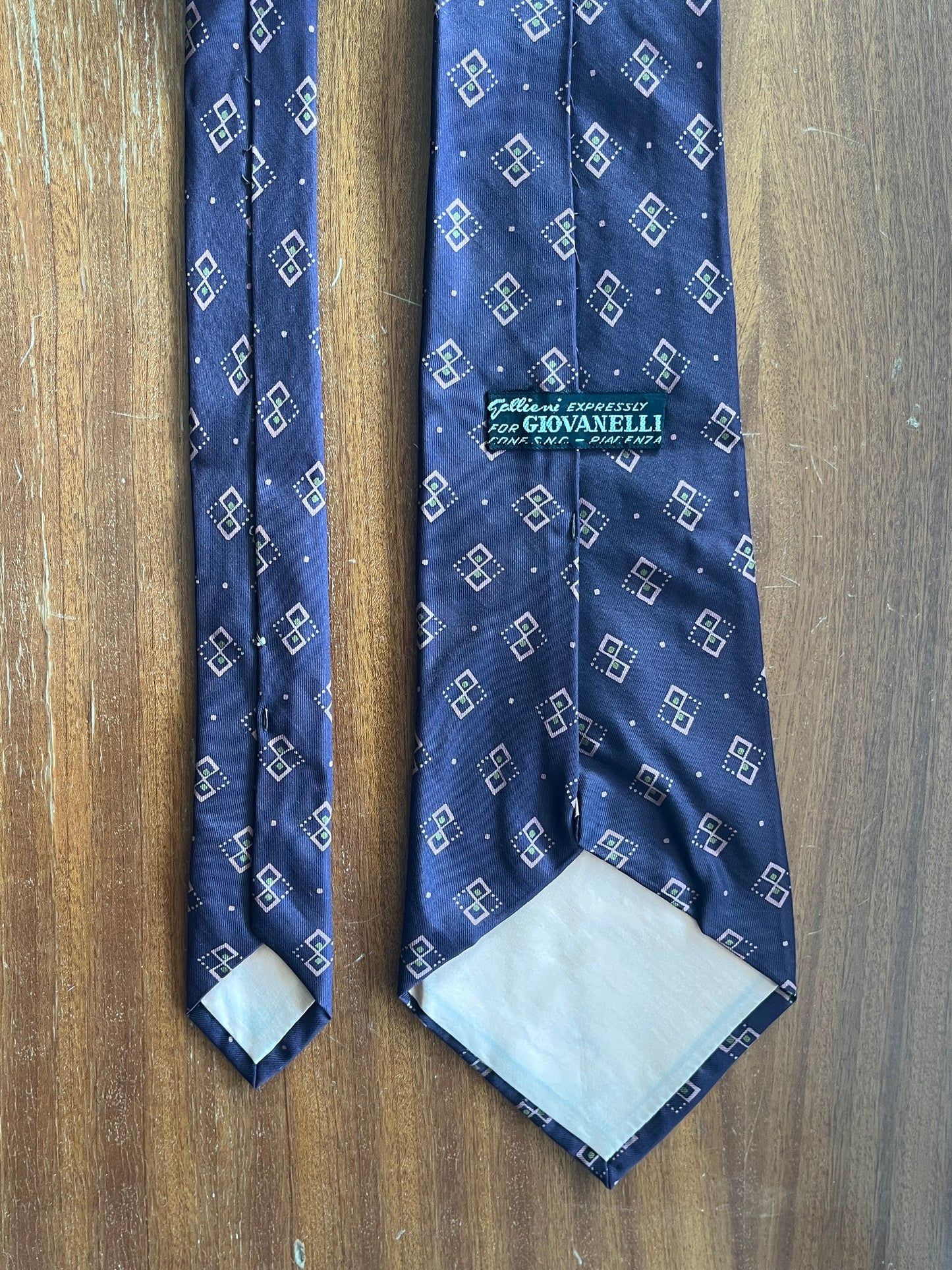 Cravatta swing anni ‘70 vinaccia