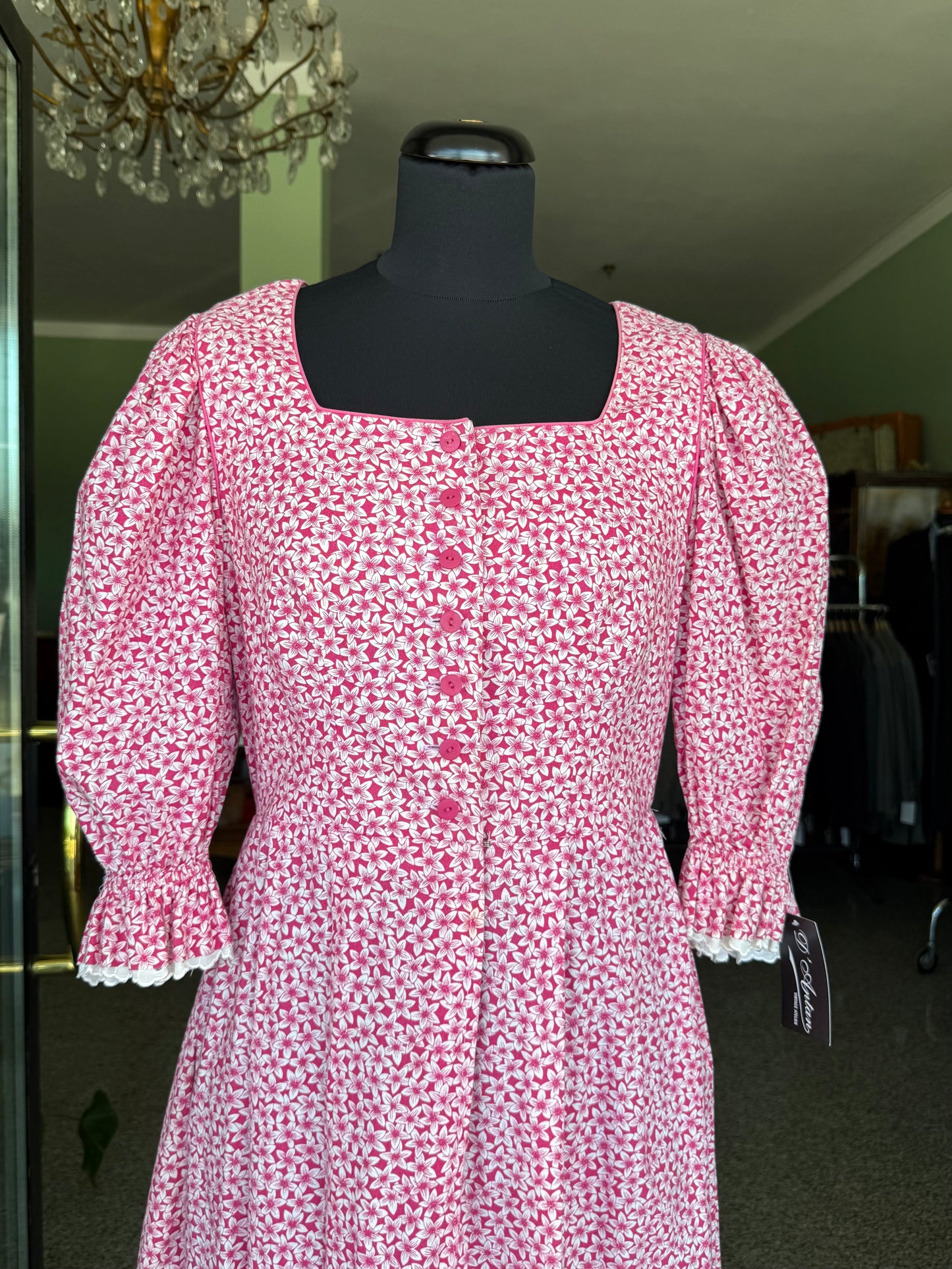 Abito tirolese rosa con micro-fiori
- TG. 44/46